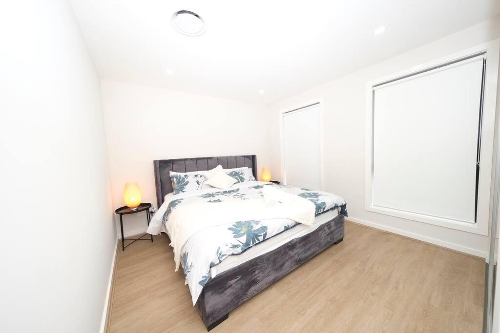 Spacious 4Bed House in Box Hill