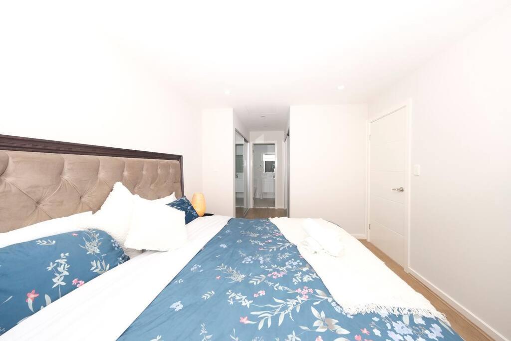 Spacious 4Bed House in Box Hill