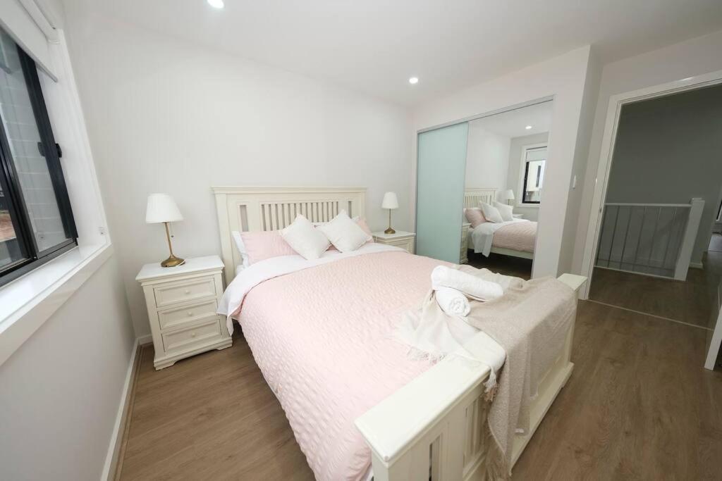 Spacious 4Bed House in Box Hill