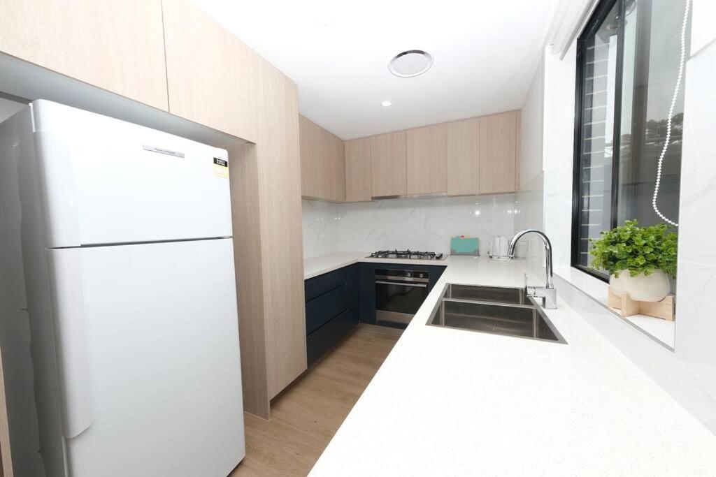 Spacious 4Bed House in Box Hill