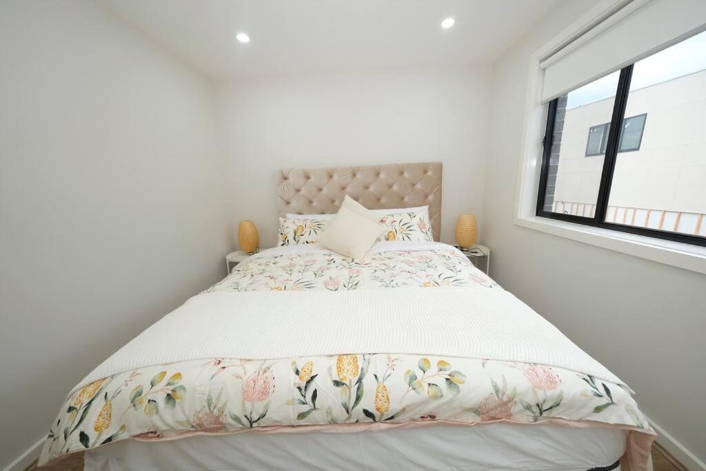 Spacious 4Bed House in Box Hill
