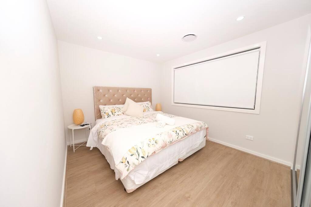 Spacious 4Bed House in Box Hill