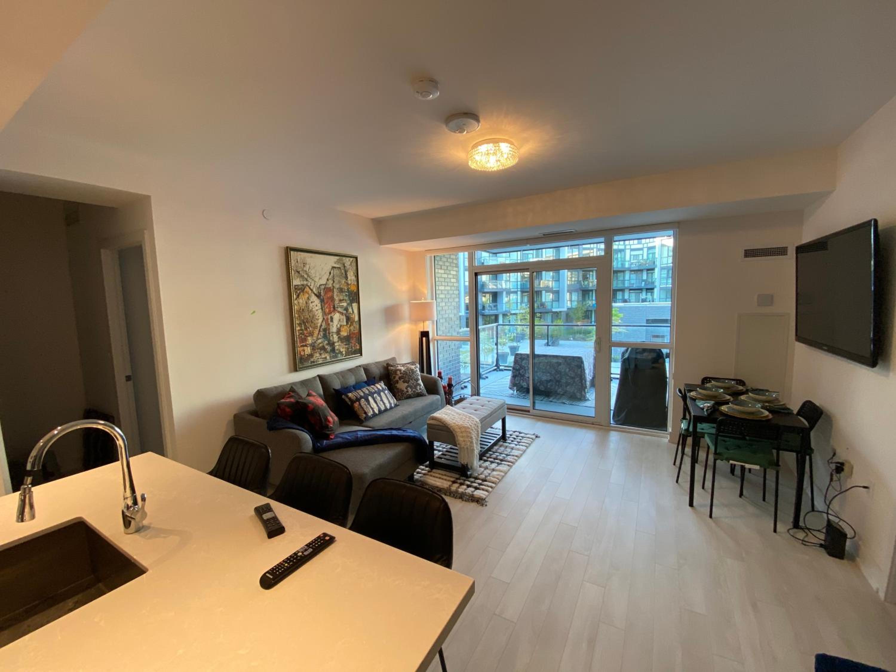 Beautiful Condo, 2 Bedrooms and a Den in Friday Harbour Resort!