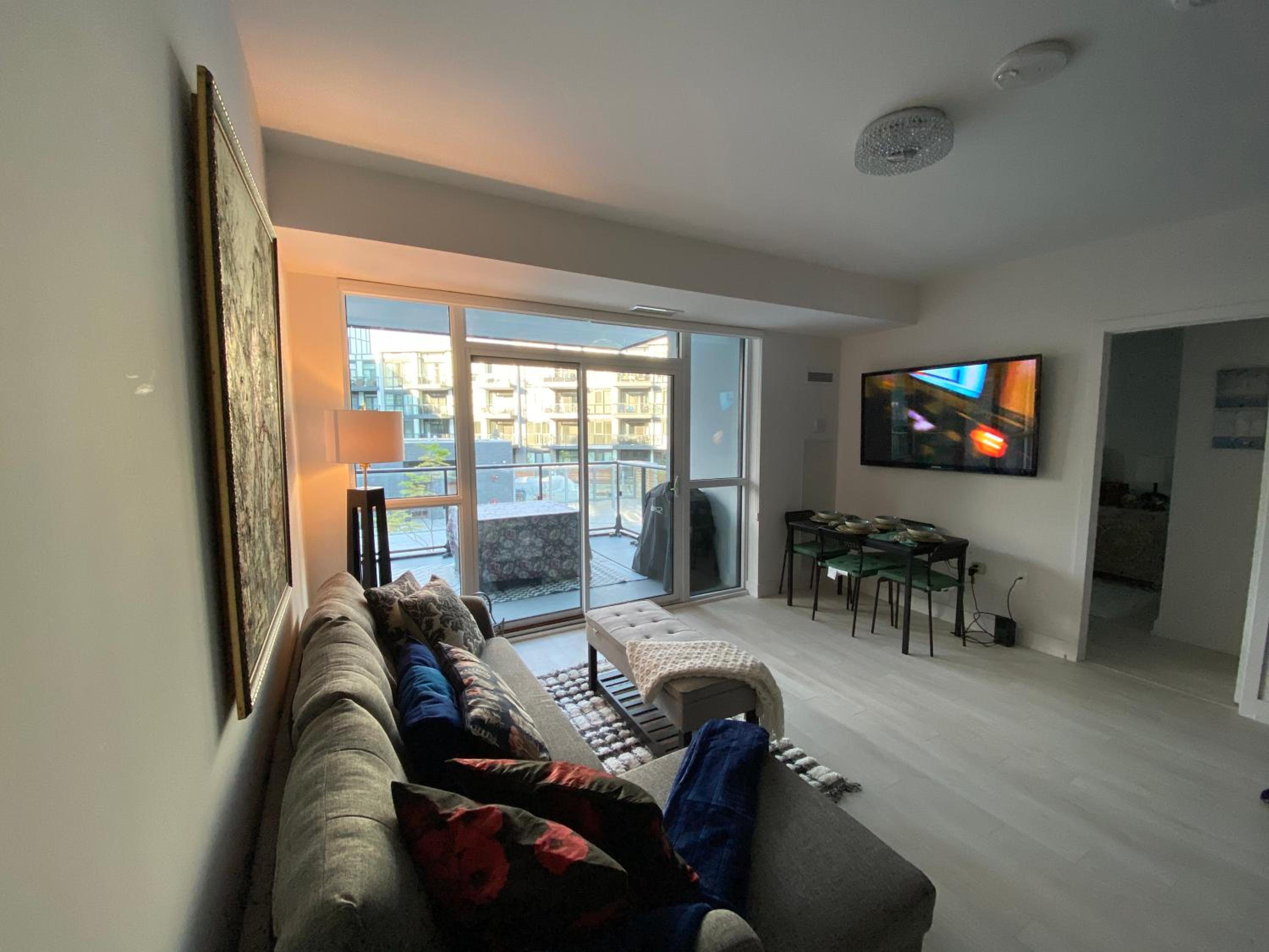 Beautiful Condo, 2 Bedrooms and a Den in Friday Harbour Resort!