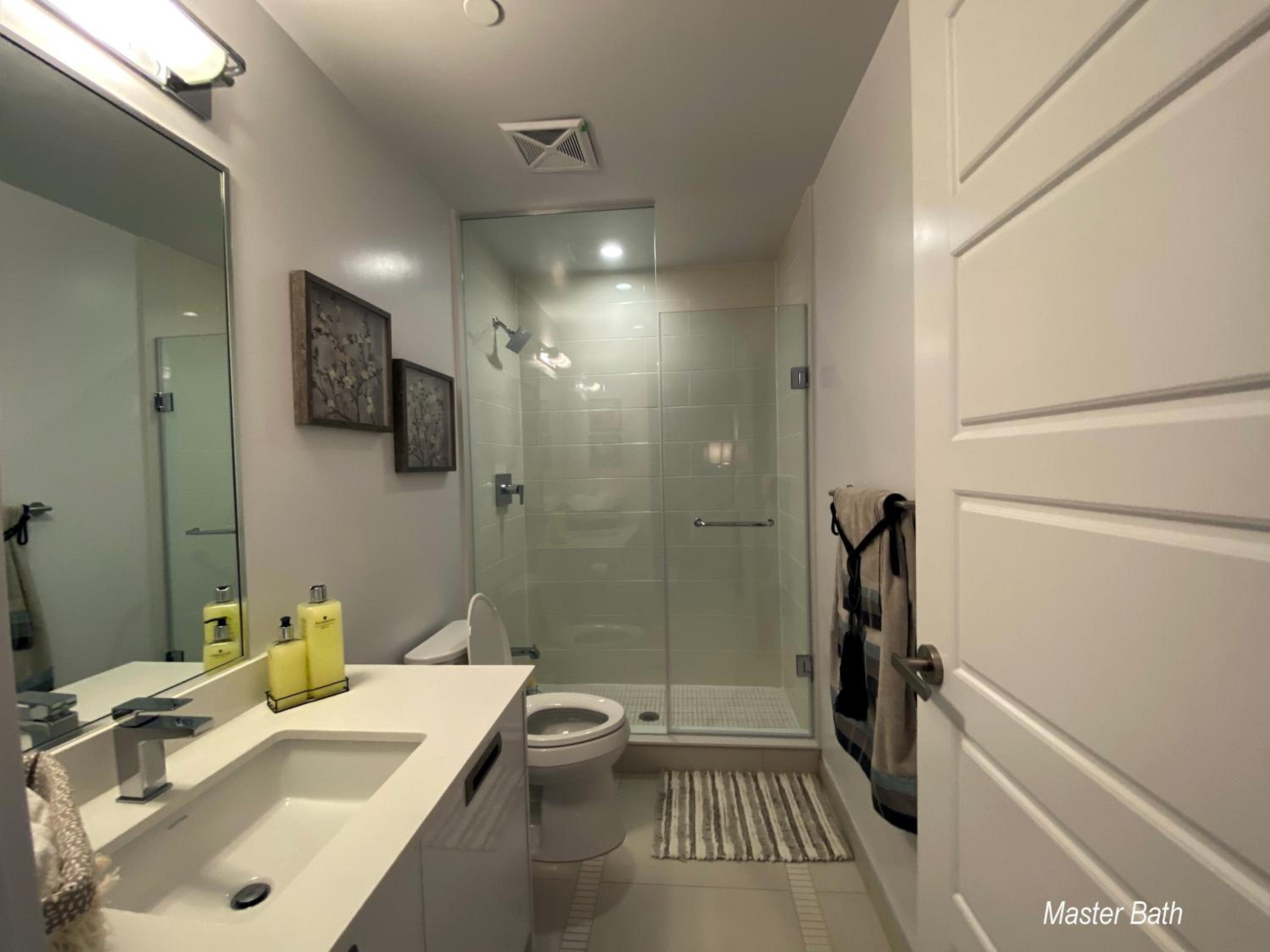 Beautiful Condo, 2 Bedrooms and a Den in Friday Harbour Resort!