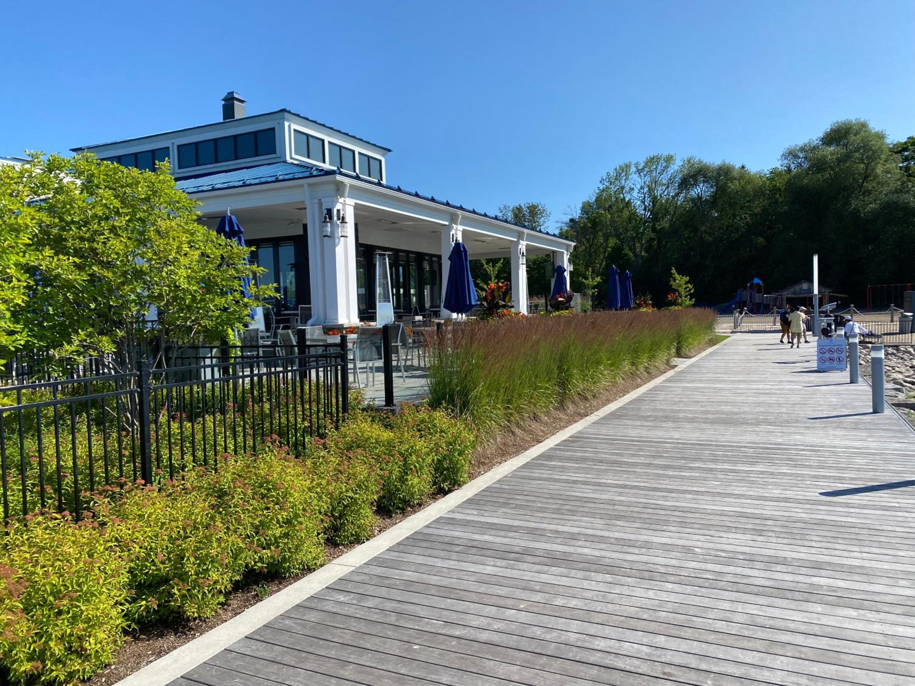 Beautiful Condo, 2 Bedrooms and a Den in Friday Harbour Resort!