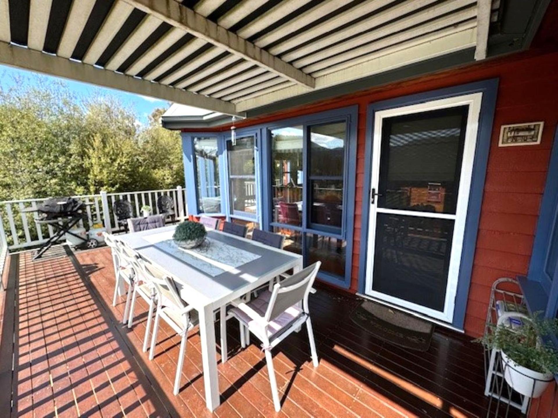 Artee House - A Bright Escape