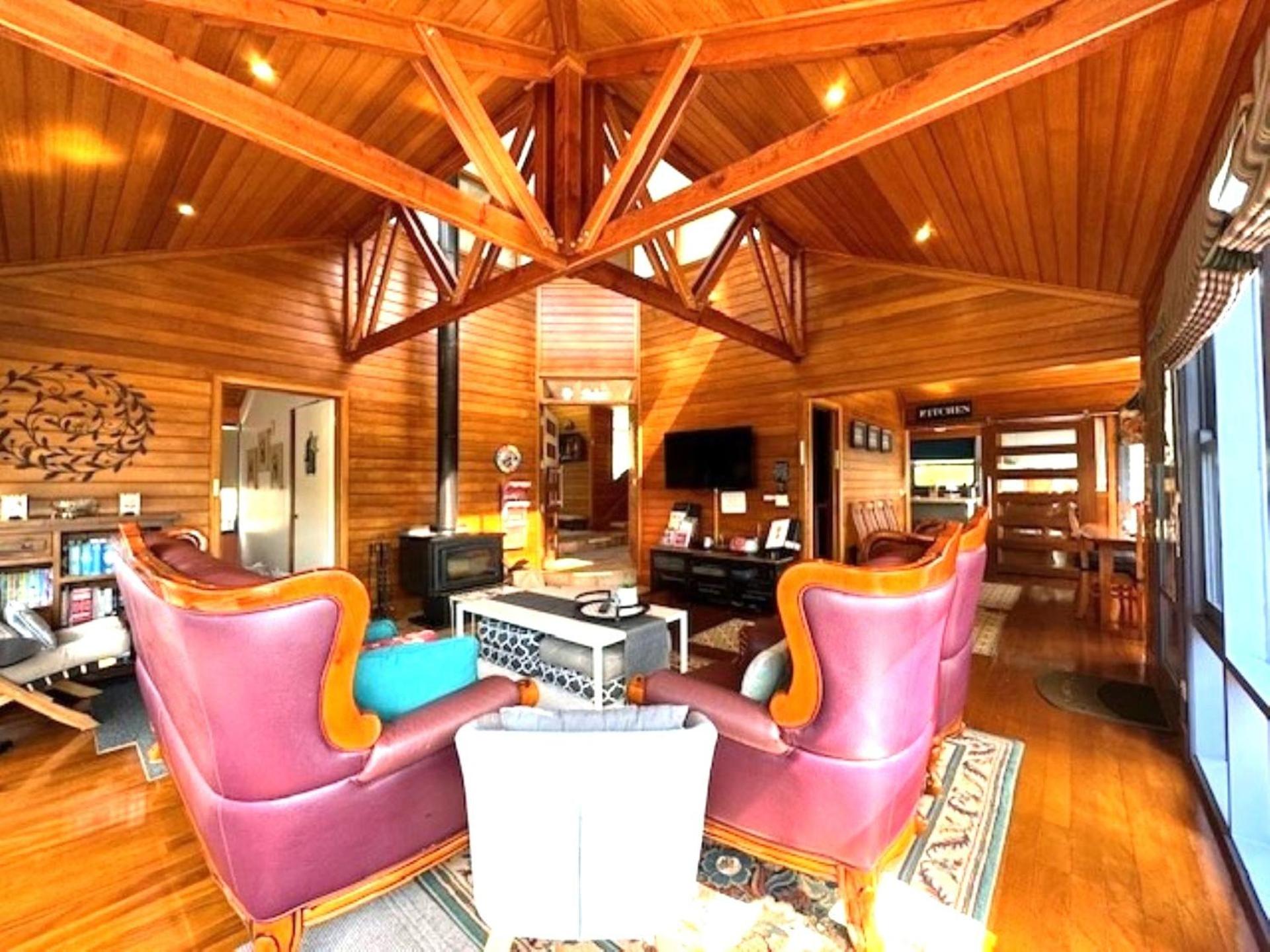 Artee House - A Bright Escape