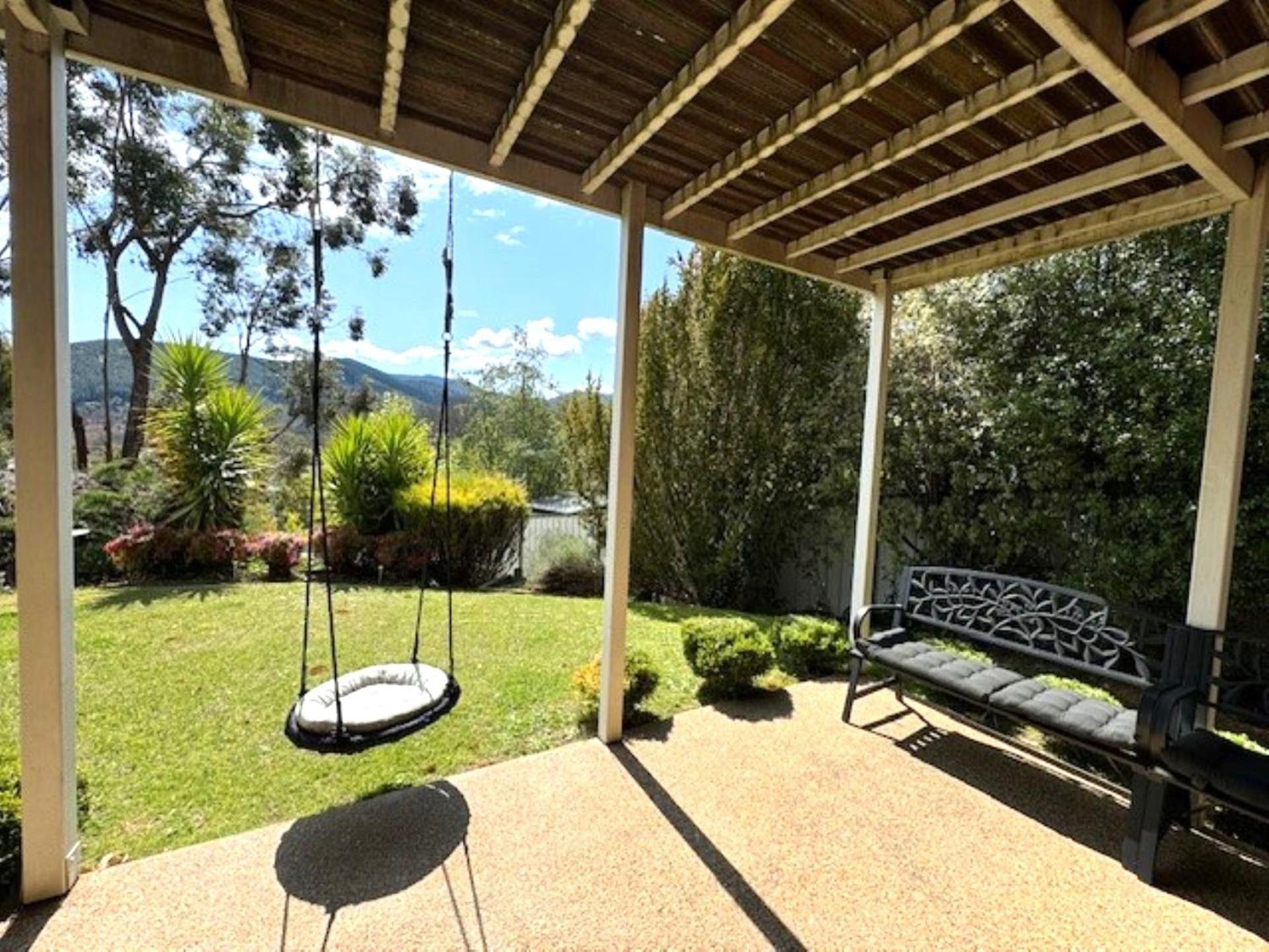 Artee House - A Bright Escape