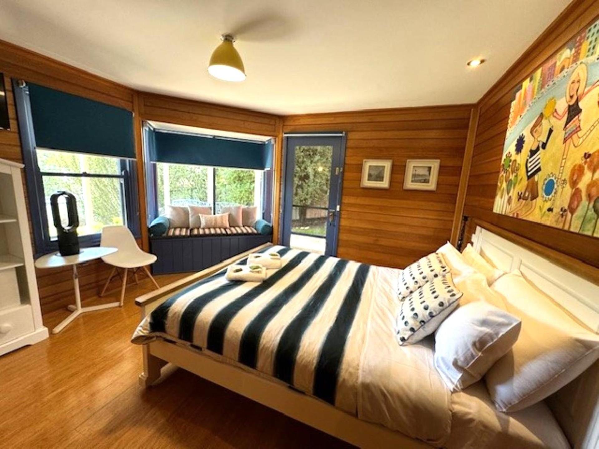 Artee House - A Bright Escape