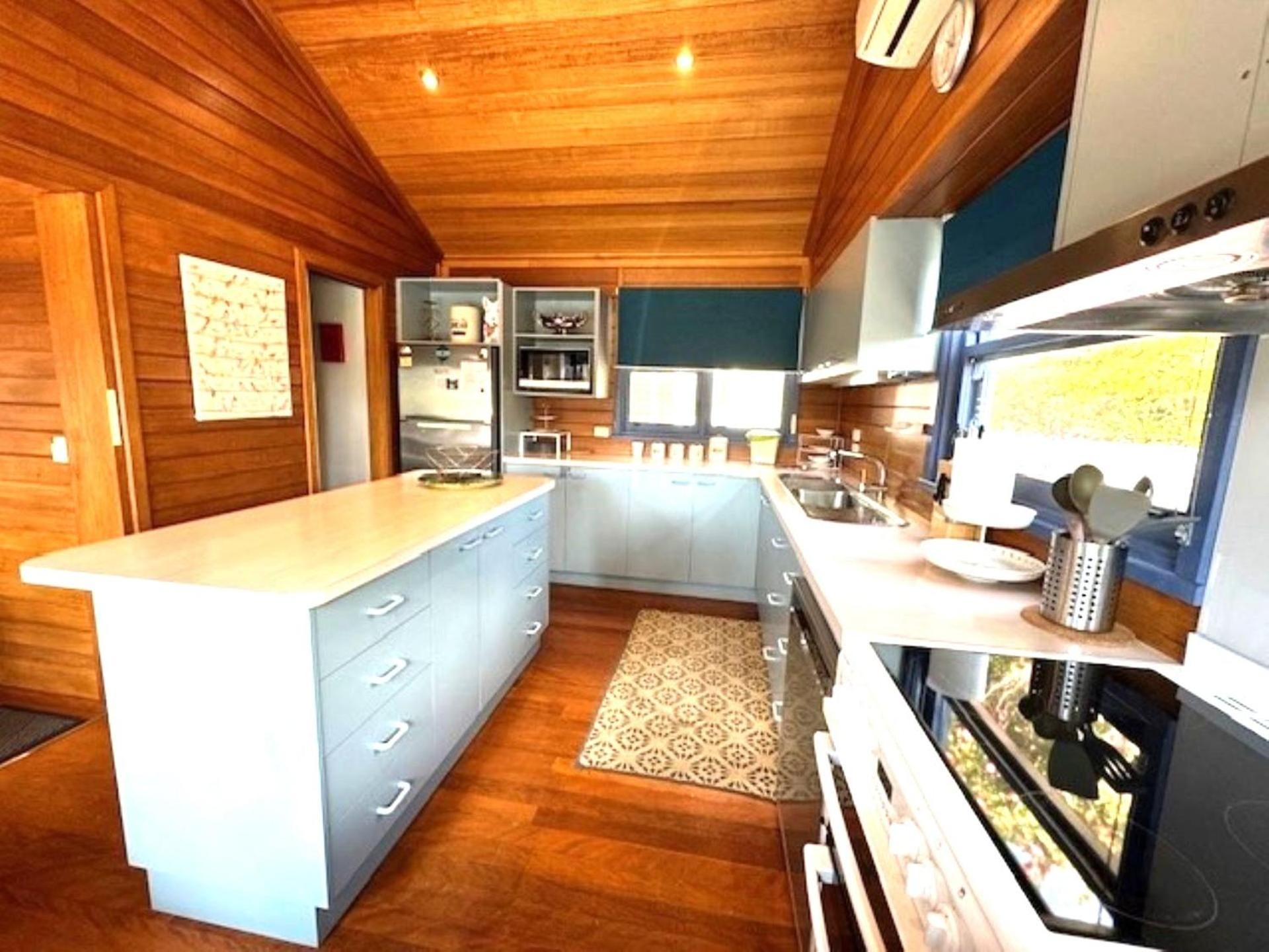Artee House - A Bright Escape