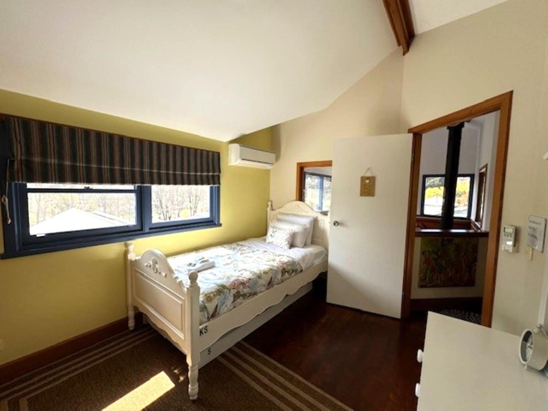 Artee House - A Bright Escape