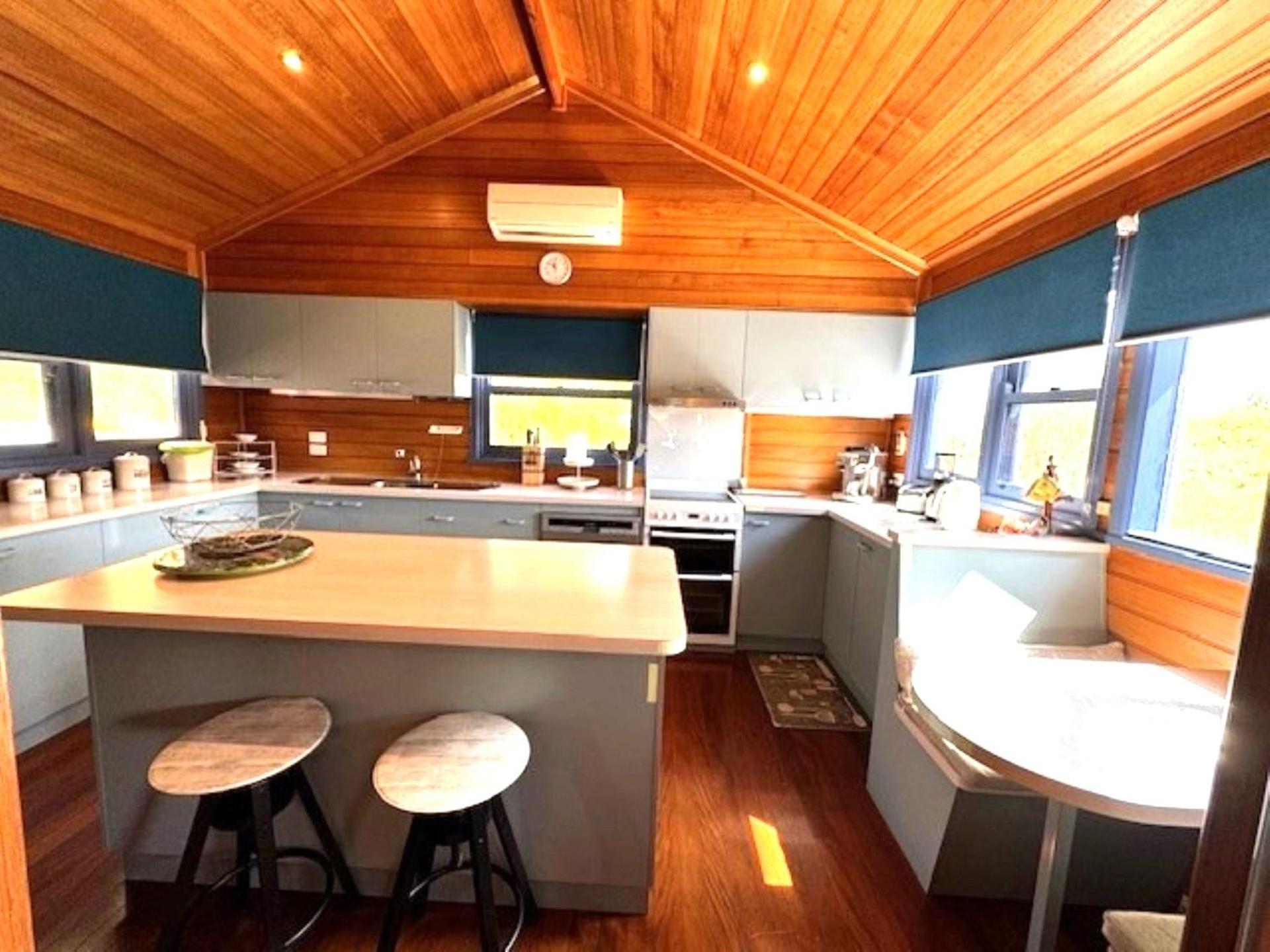 Artee House - A Bright Escape