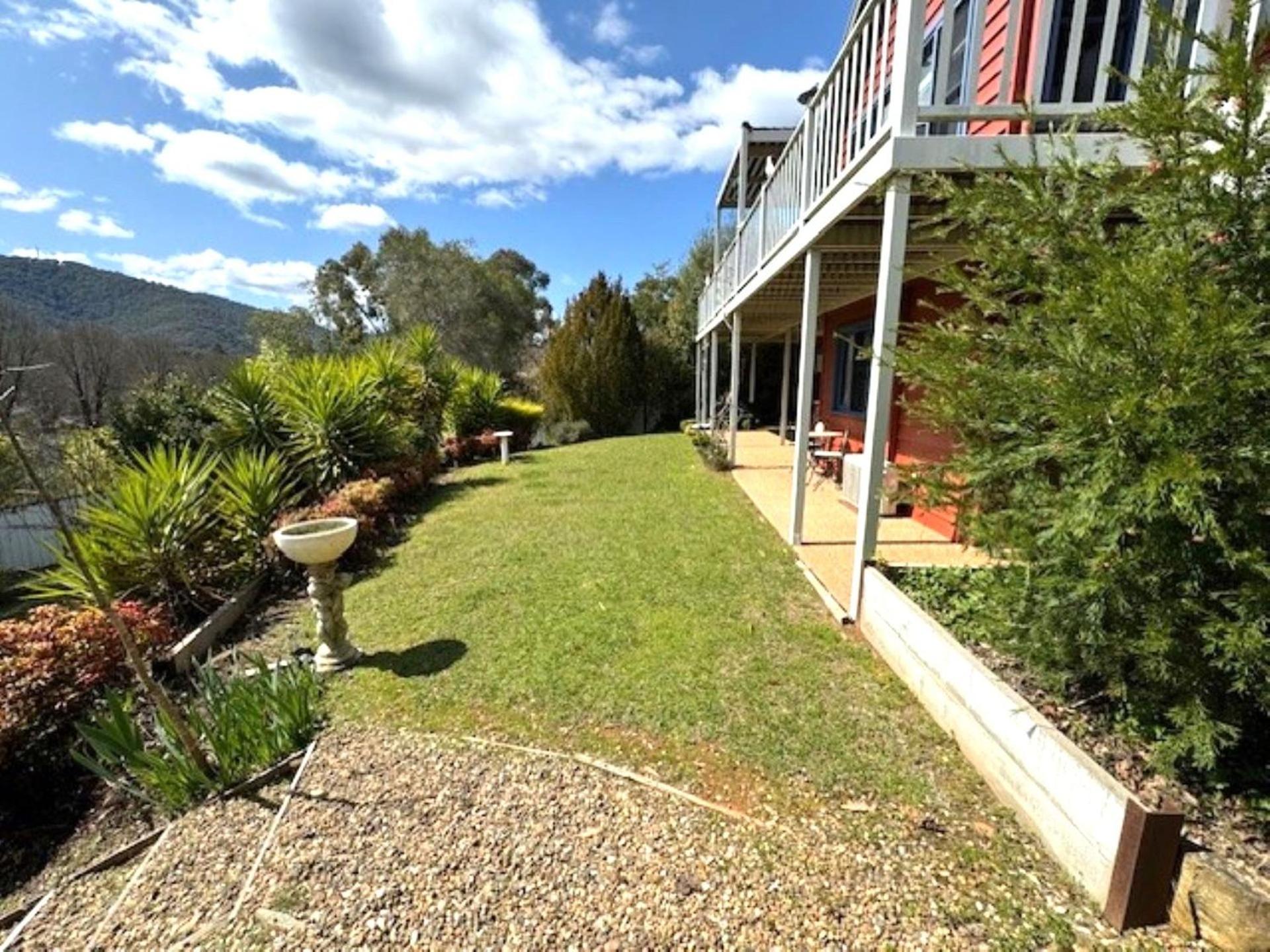 Artee House - A Bright Escape