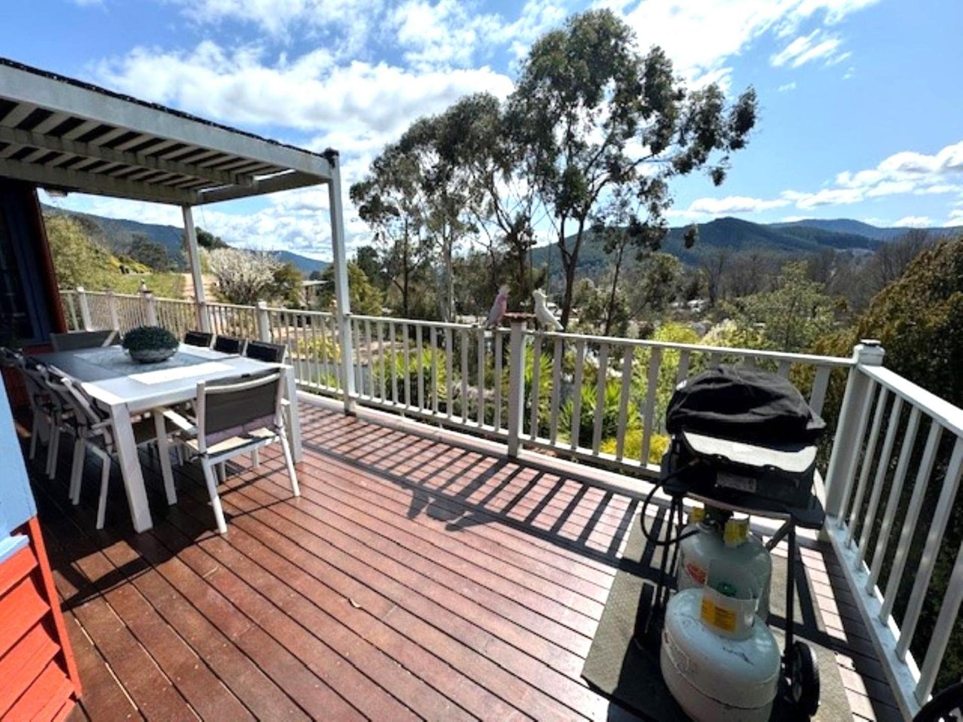 Artee House - A Bright Escape