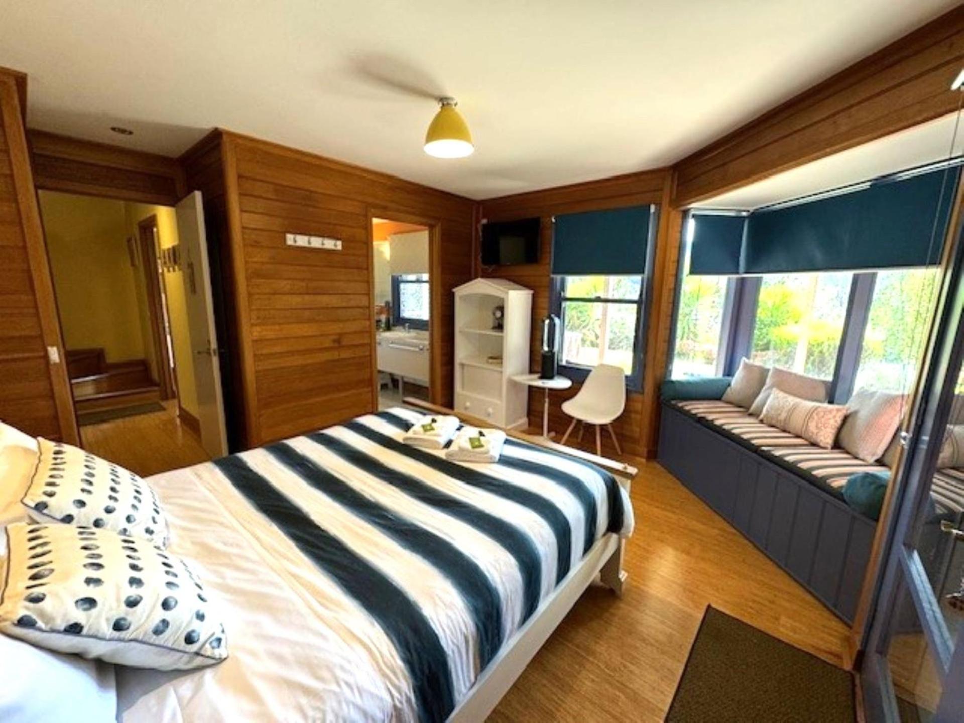 Artee House - A Bright Escape