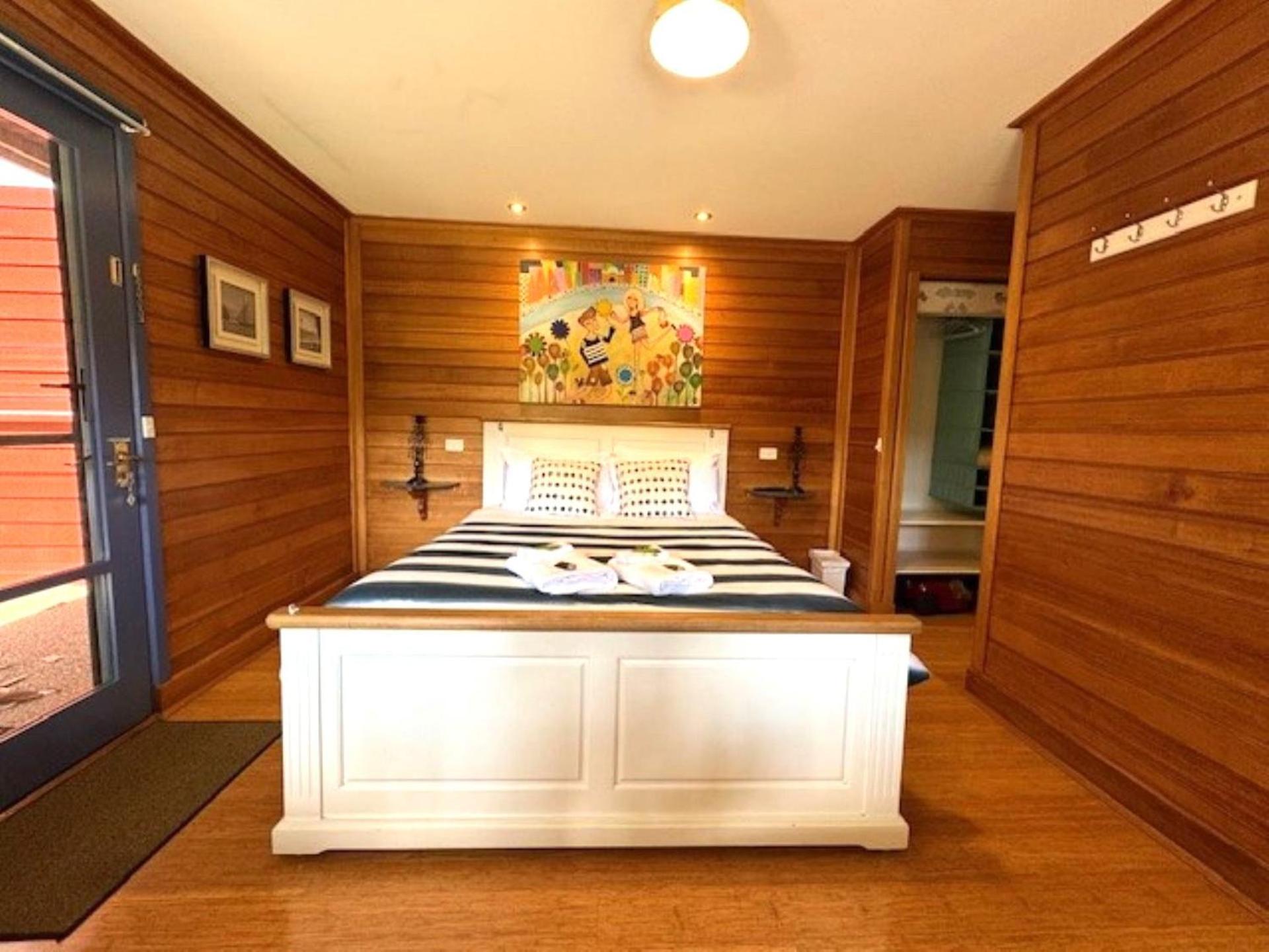 Artee House - A Bright Escape
