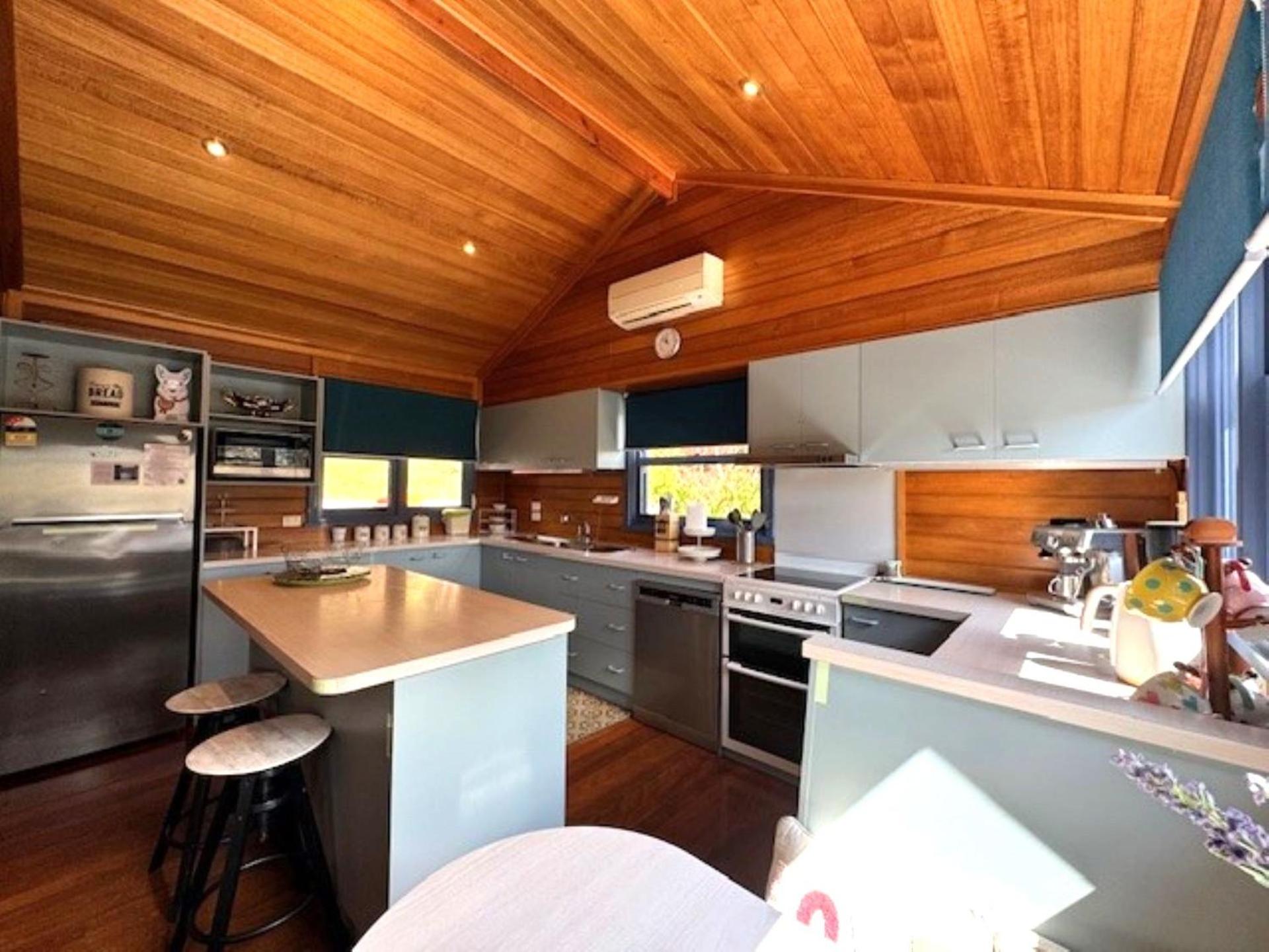 Artee House - A Bright Escape