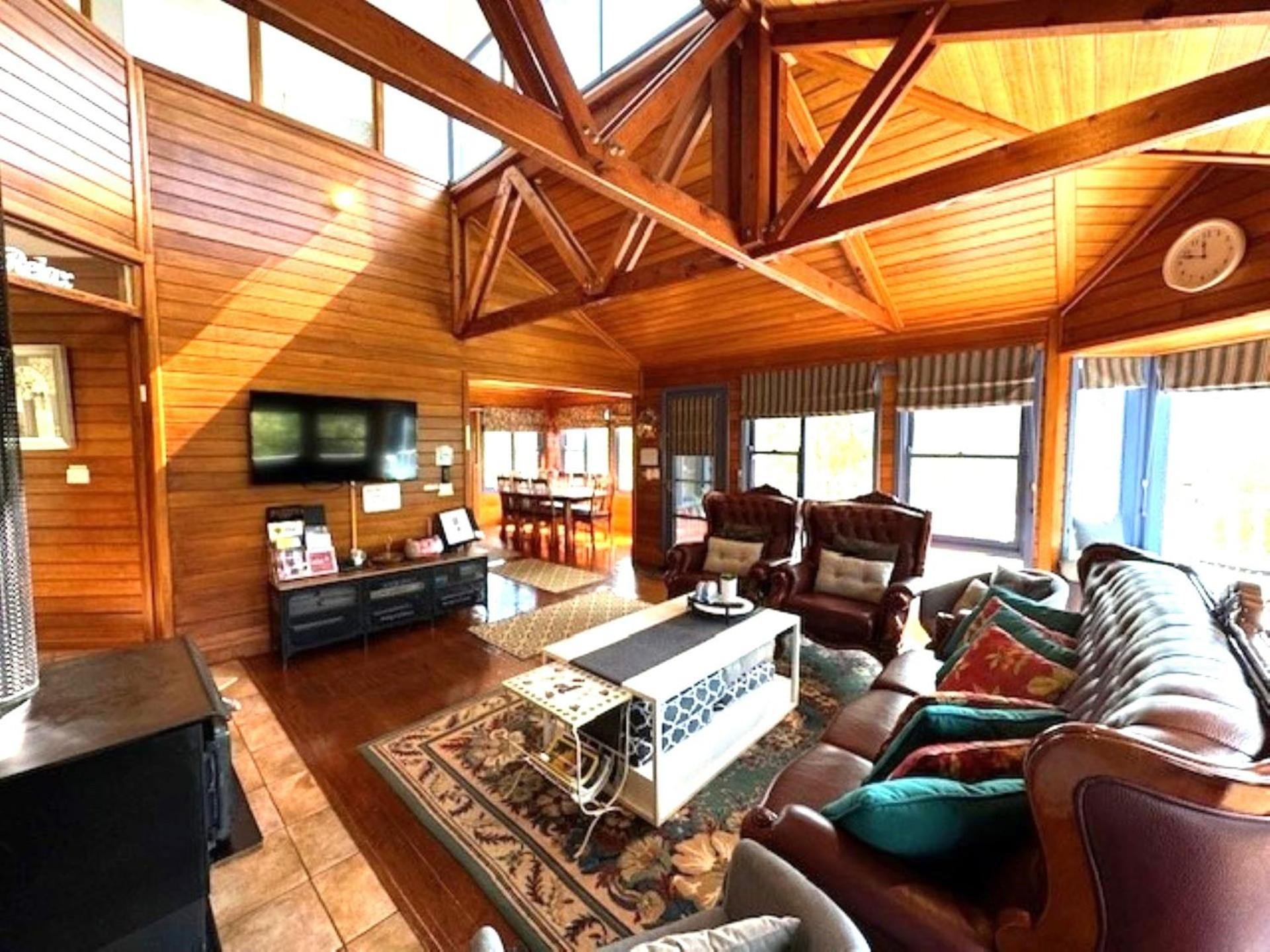 Artee House - A Bright Escape
