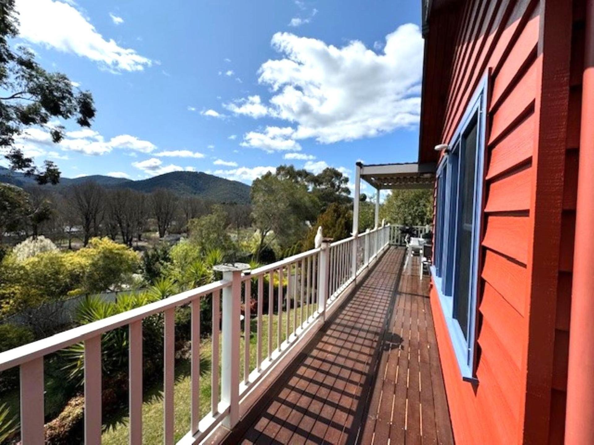 Artee House - A Bright Escape