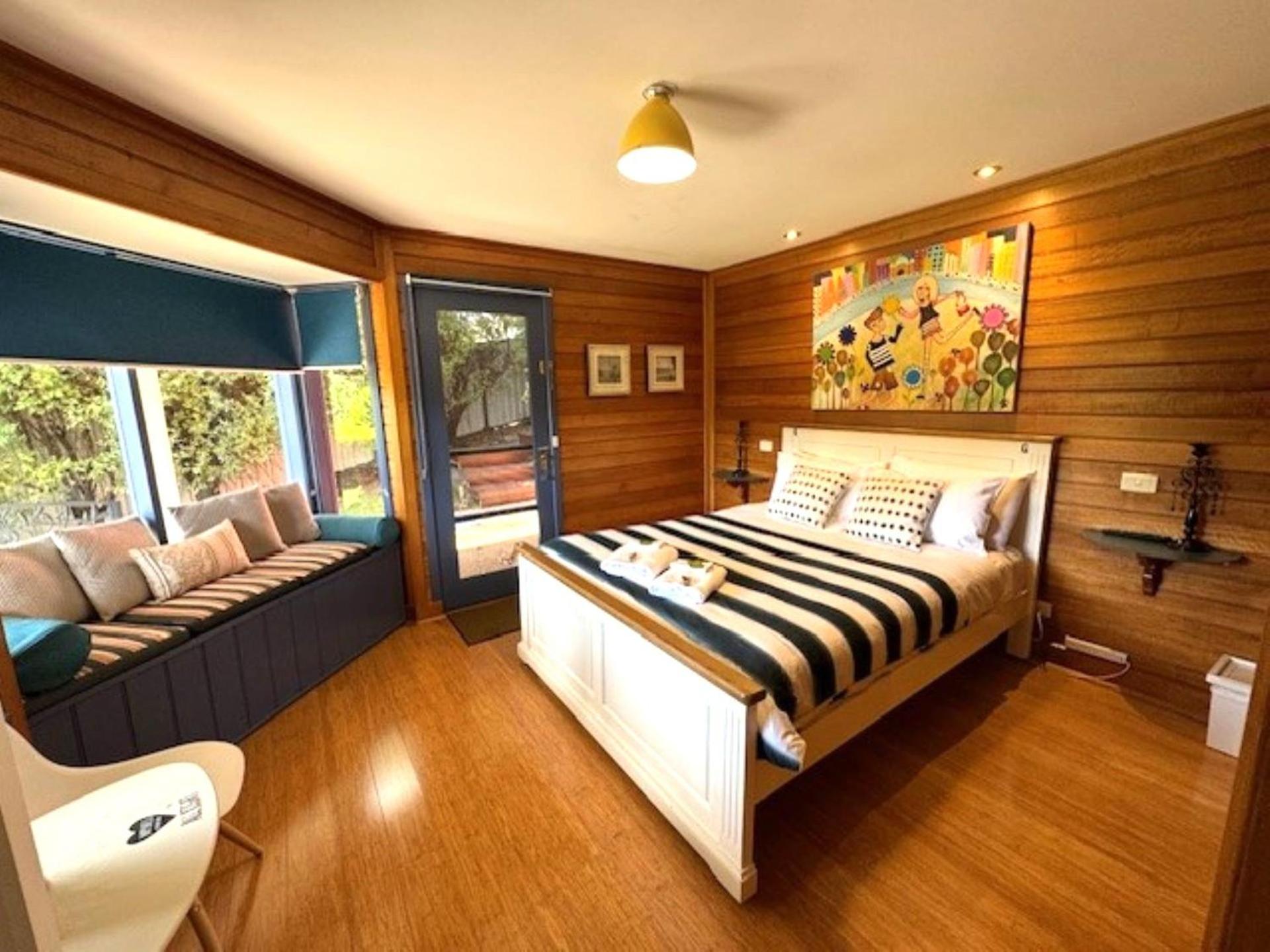 Artee House - A Bright Escape