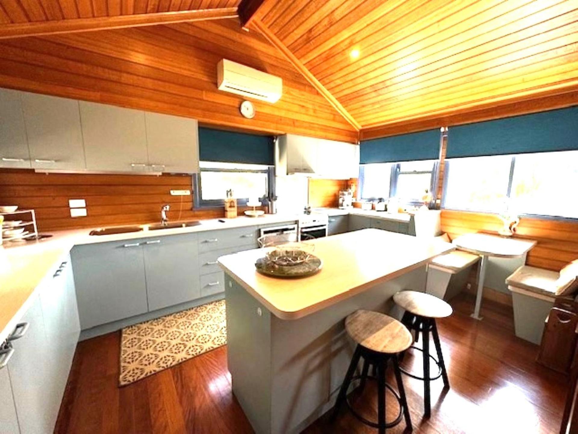 Artee House - A Bright Escape