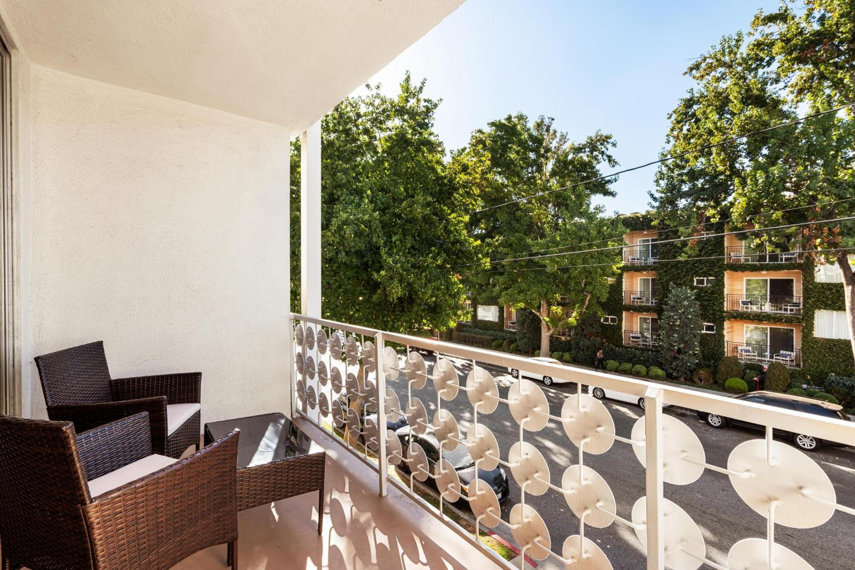 Los Angeles Vacations - Beachfront Bliss Spacious 2BR Apt In Santa Monica - Property Image 7