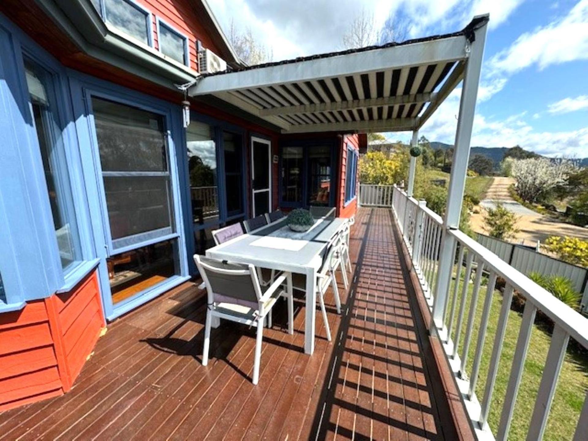 Artee House - A Bright Escape