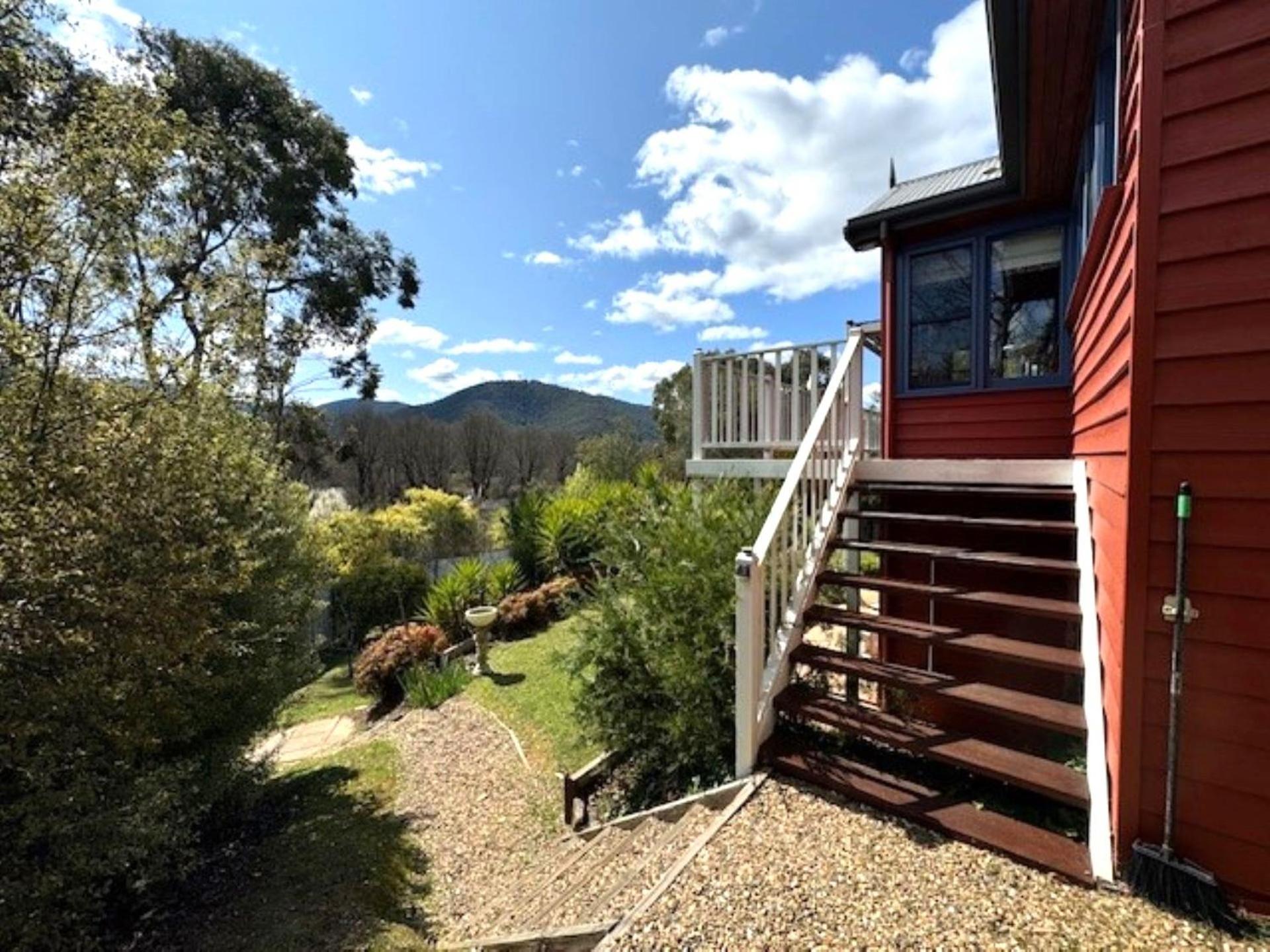 Artee House - A Bright Escape