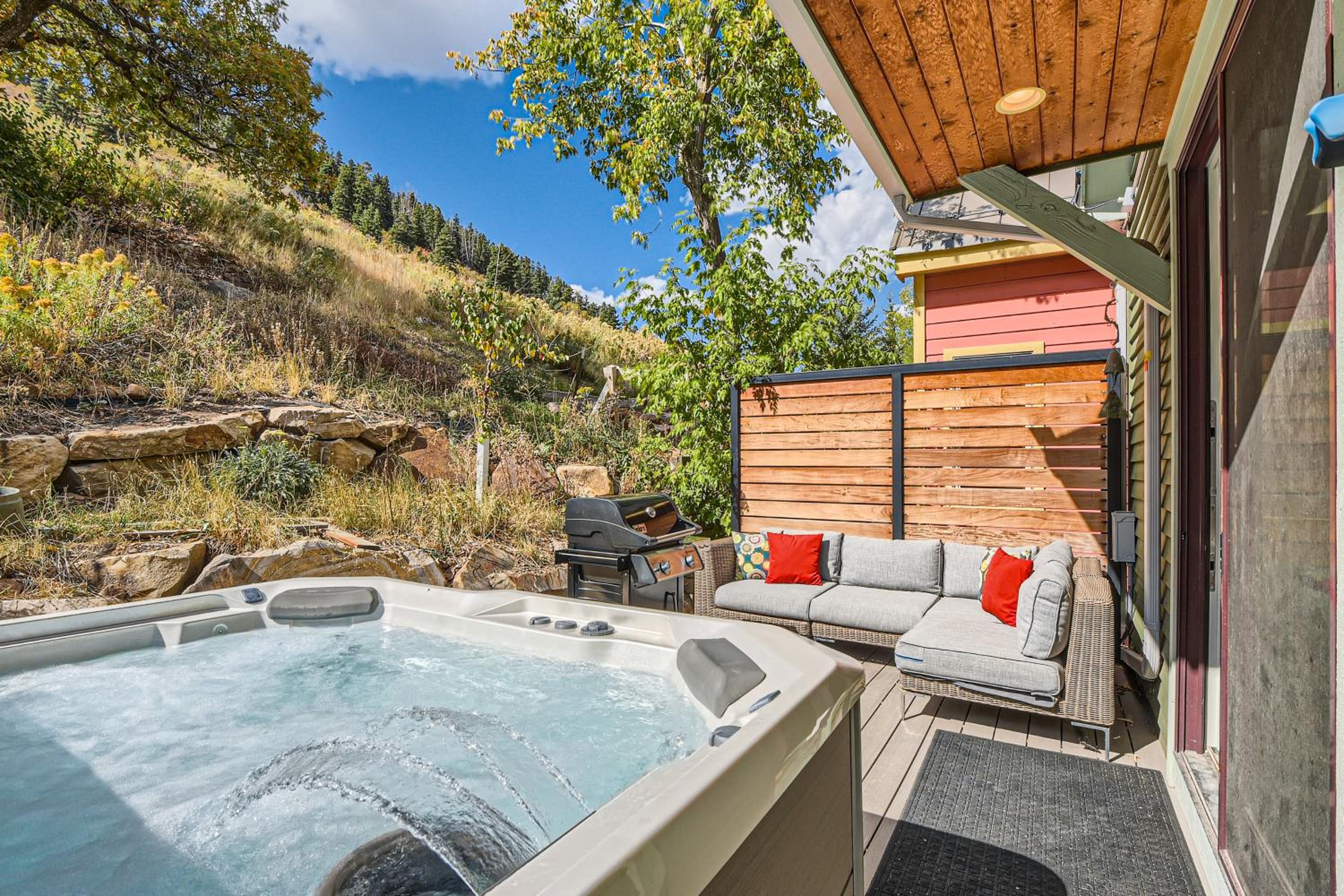 Old Town Ski-inout Hot Tub Walk To Main St view 4