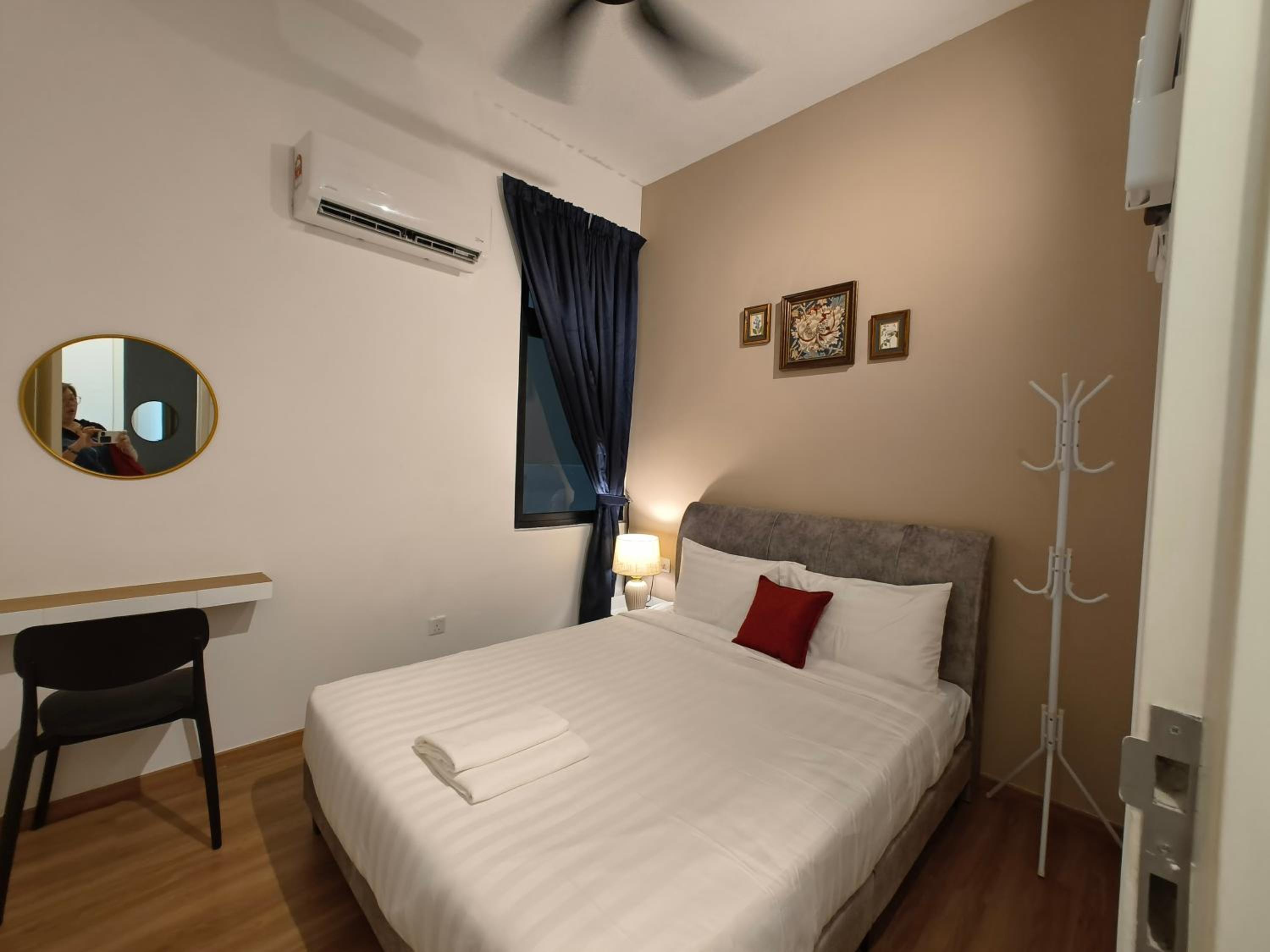 May Eurostay at The Cove Hillside Residential photo 8