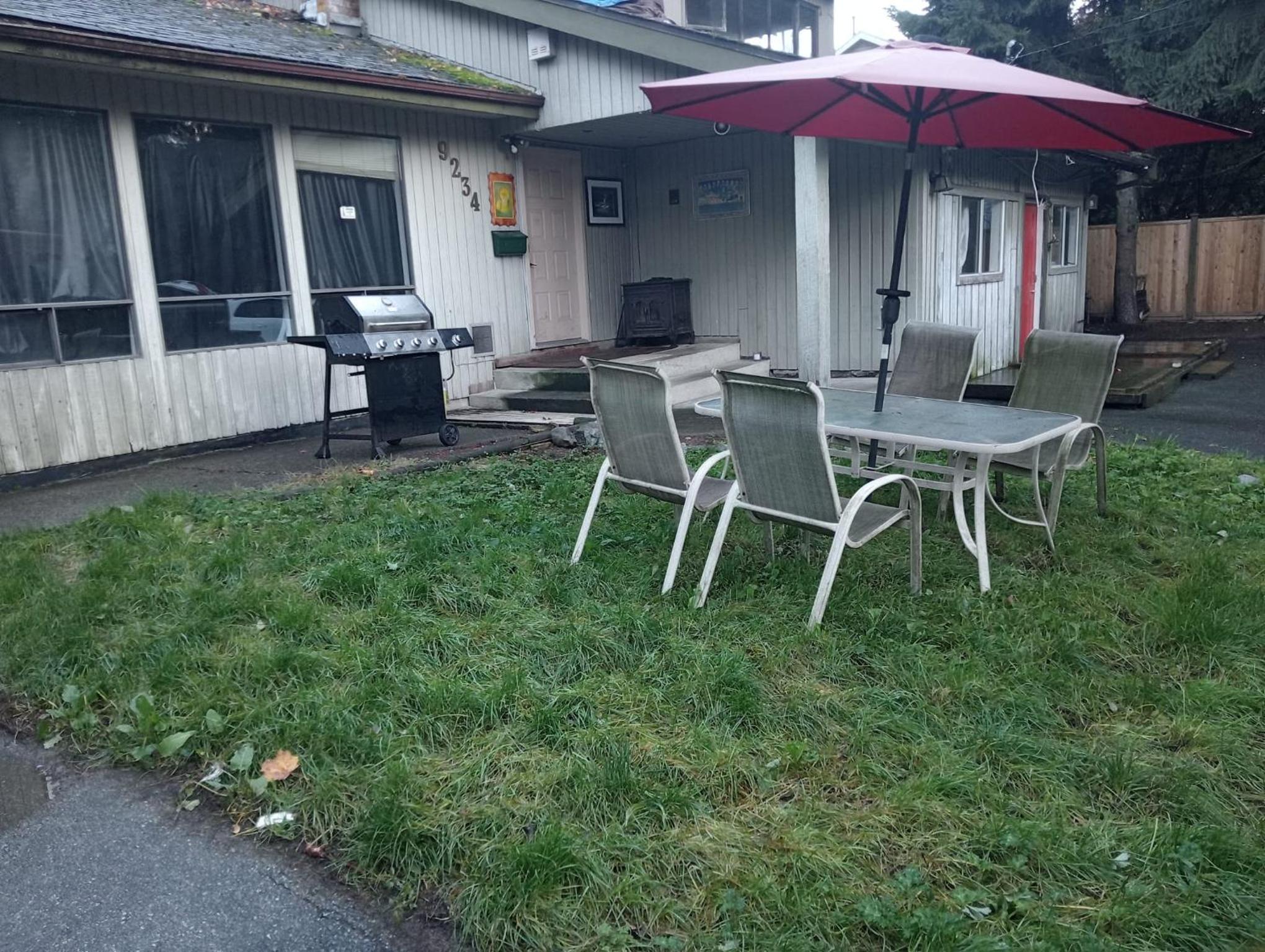 Cheap Room in Surrey- 5 Min to Town Centre