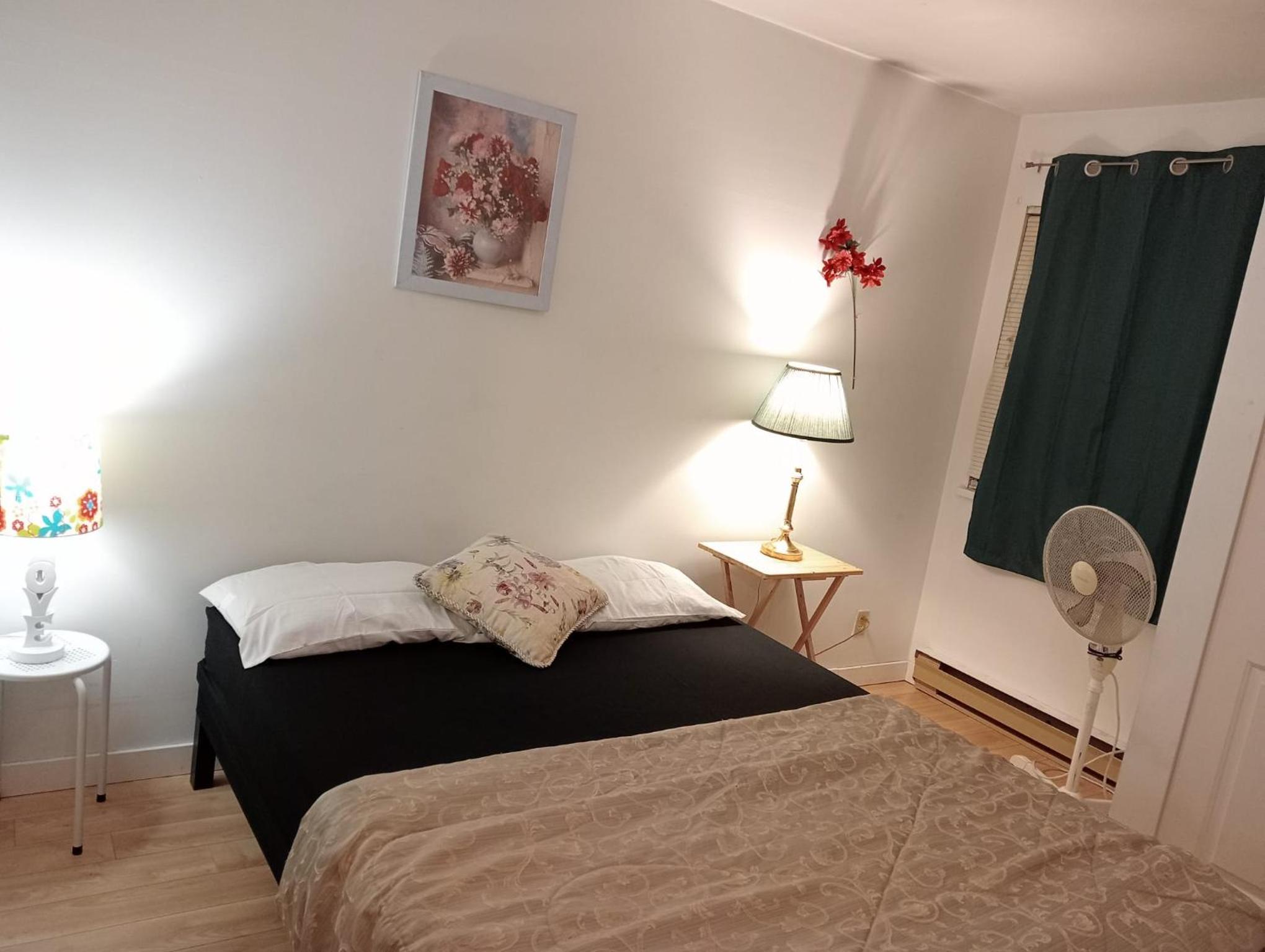 Cheap Room in Surrey- 5 Min to Town Centre