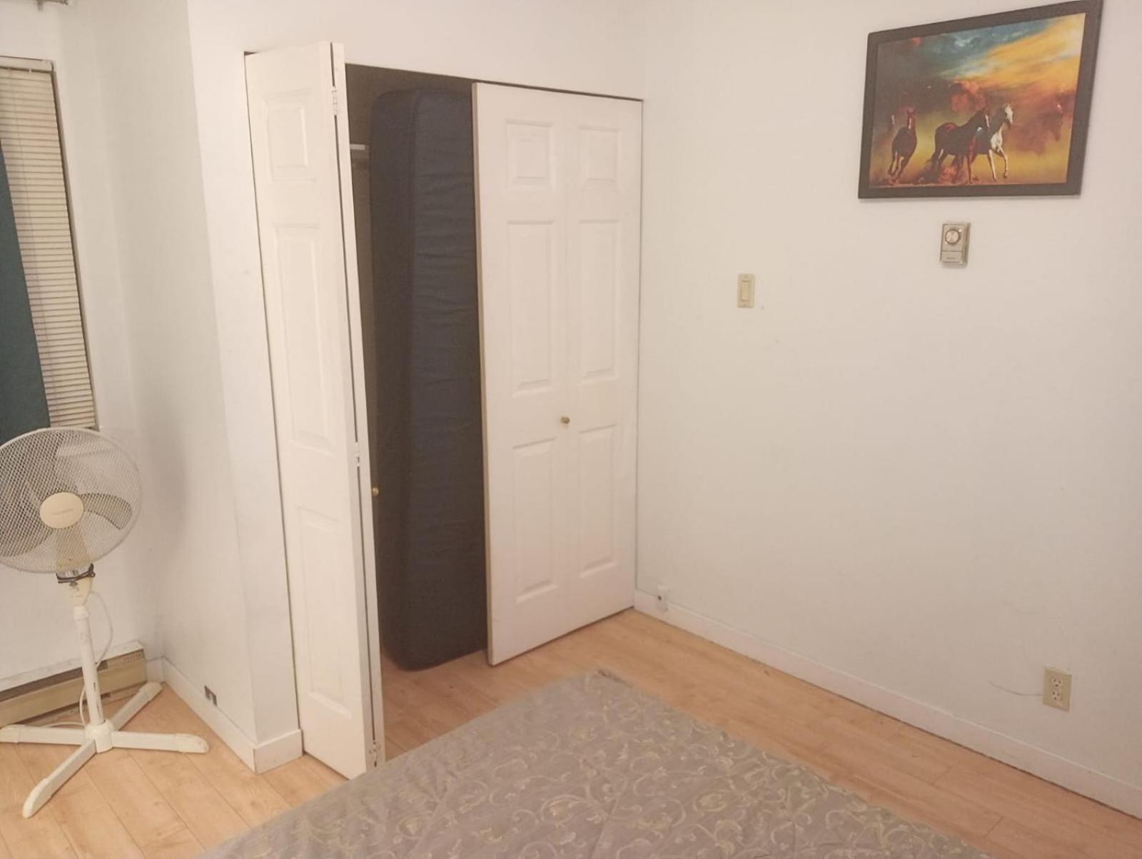 Cheap Room in Surrey- 5 Min to Town Centre