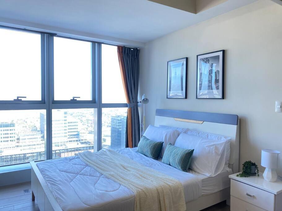 Bayview 2BR Family Suite in Uptown BGC near Mall view 2