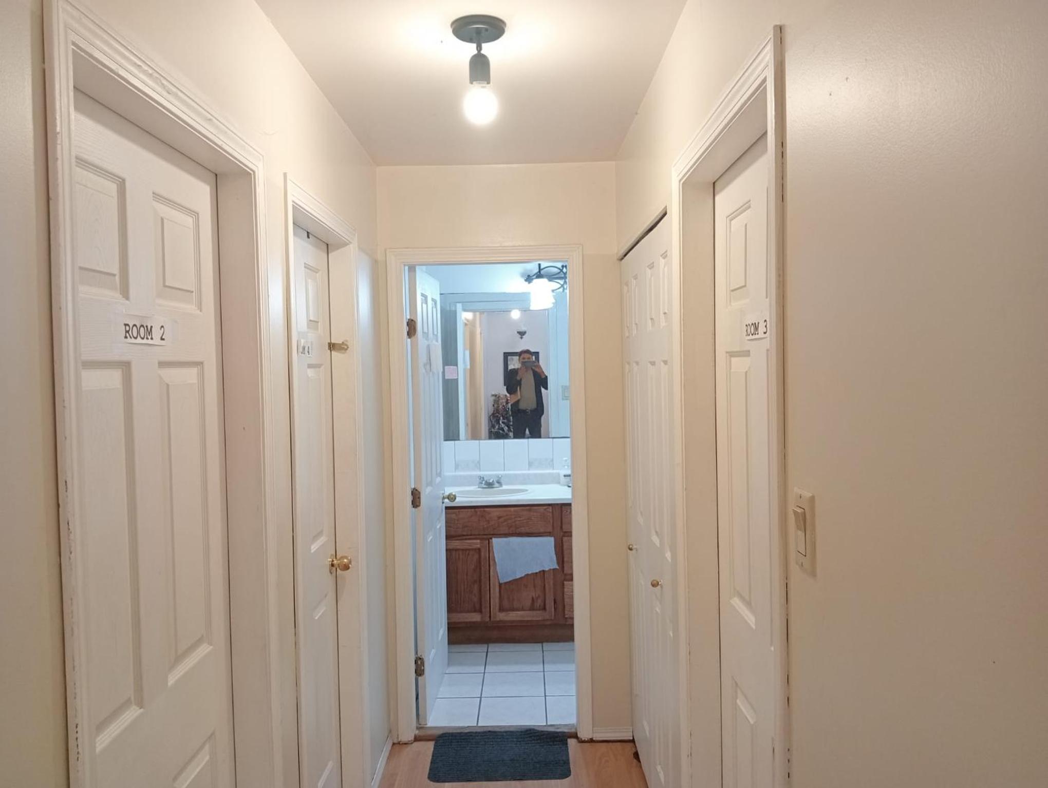 Cheap Room in Surrey- 5 Min to Town Centre