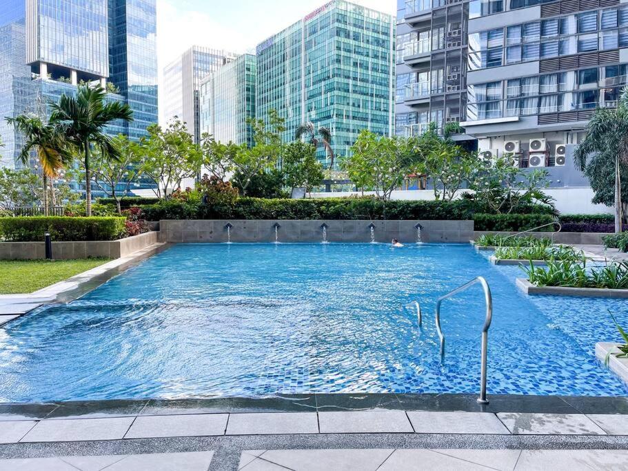 Bayview 2BR Family Suite in Uptown BGC near Mall view 5