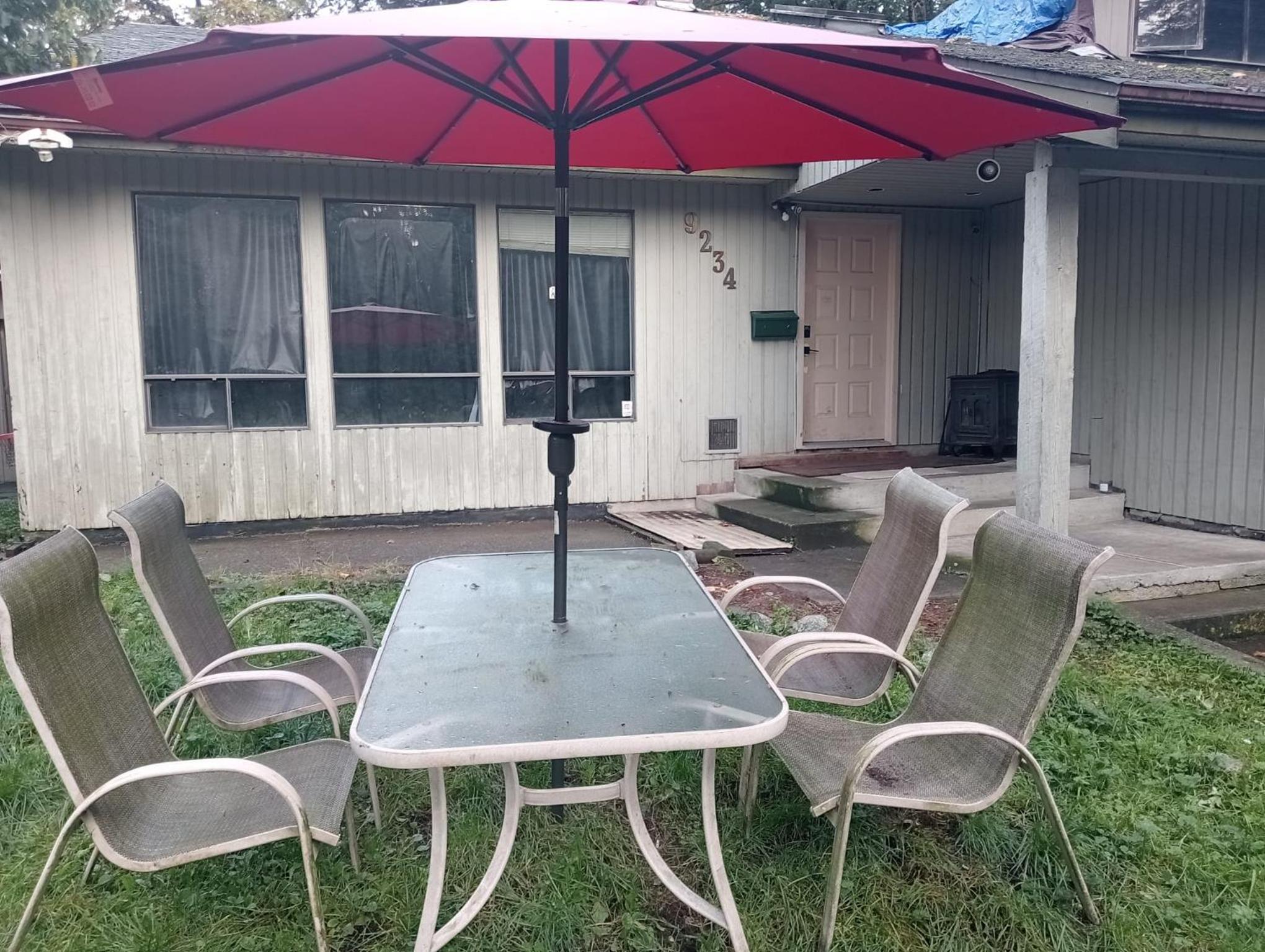 Cheap Room in Surrey- 5 Min to Town Centre