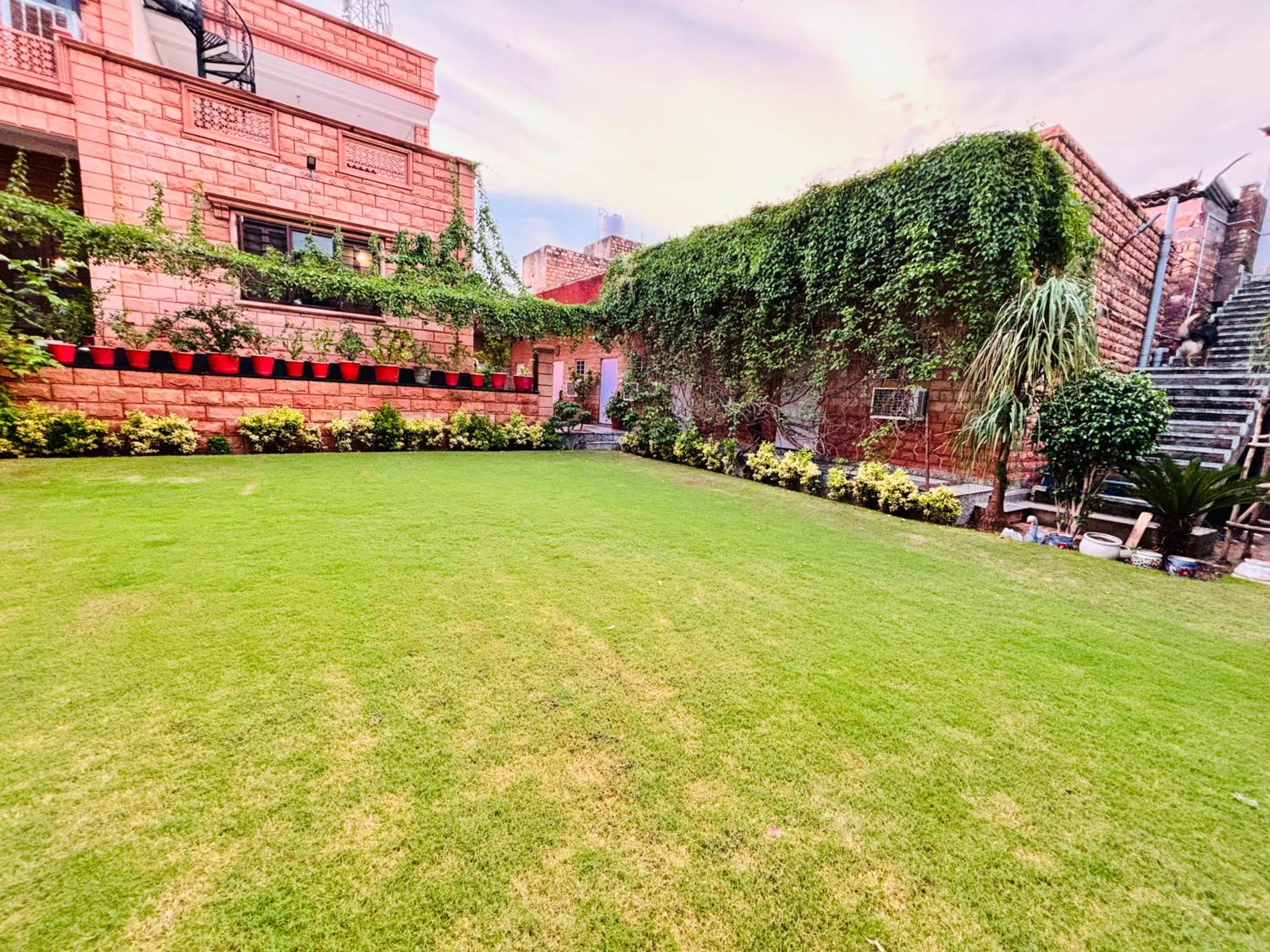 Liliyan Palace Guest house