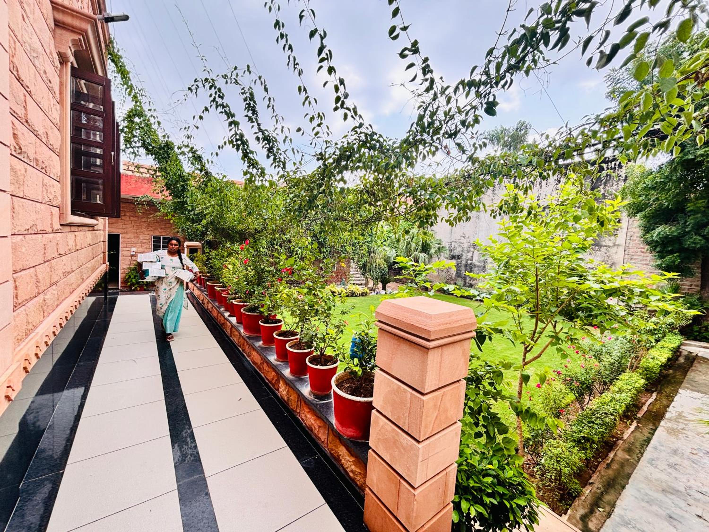 Liliyan Palace Guest house