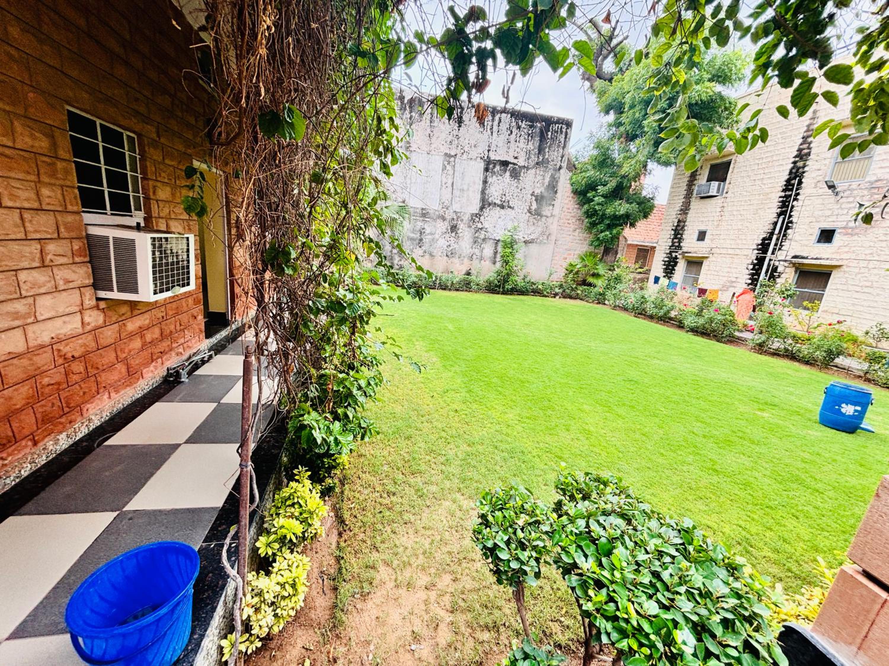 Liliyan Palace Guest house