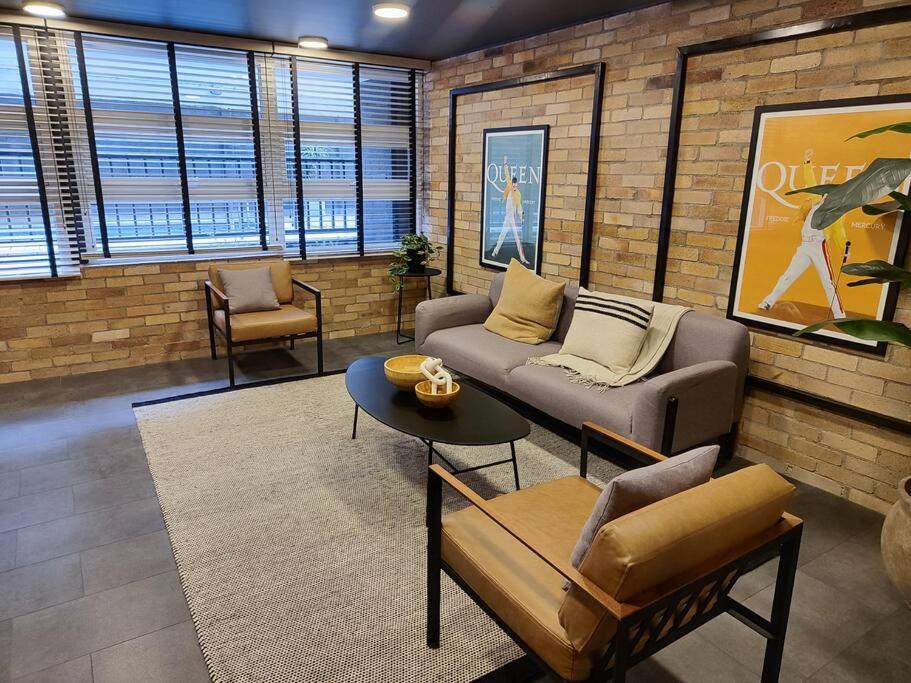 Cowork, Gym, 24hr Security, water vending machine