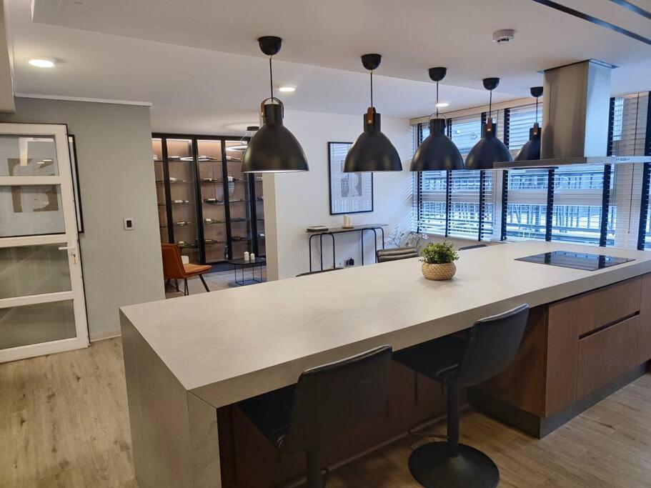 Cowork, Gym, 24hr Security, water vending machine