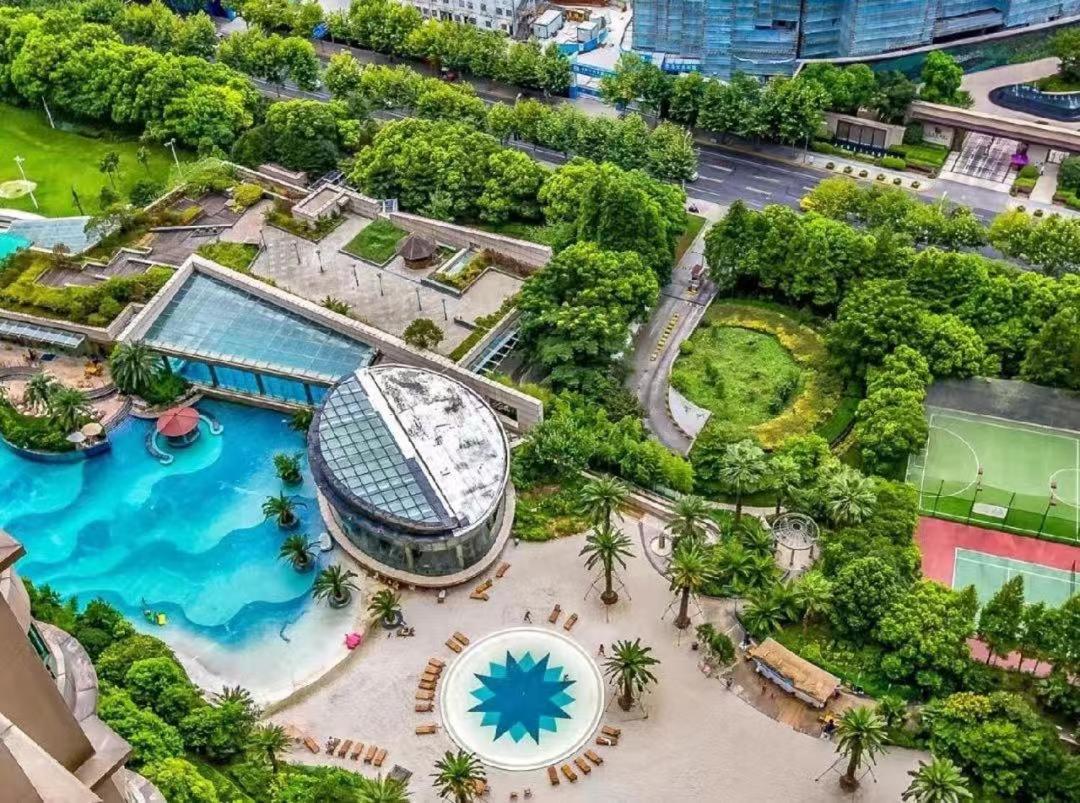 iHome-Lujiazui Riverside, Bund Riverview, Skyscrapers Citywalk, Deluxe Shanghai Living, As Pictured