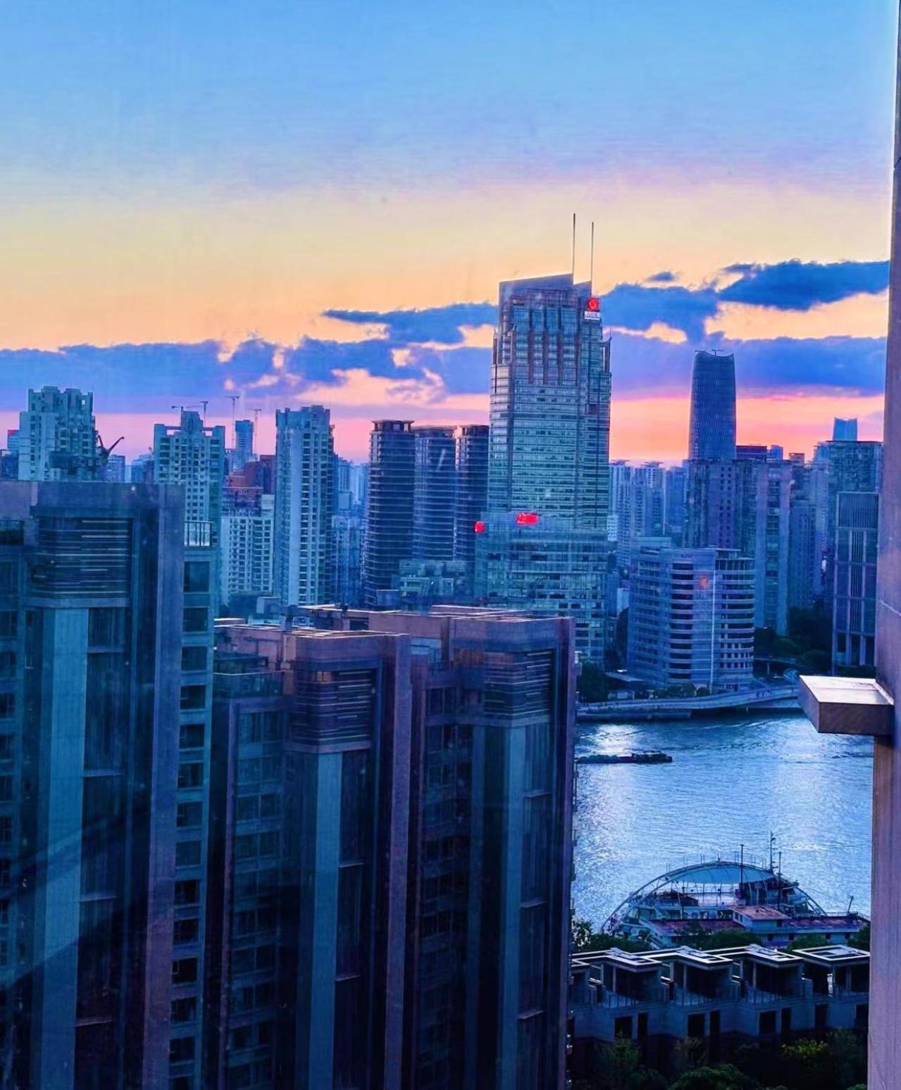iHome-Lujiazui Riverside, Bund Riverview, Skyscrapers Citywalk, Deluxe Shanghai Living, As Pictured