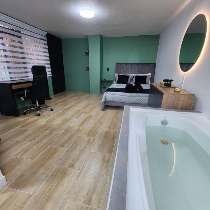 Loft with bathtub in Laureles