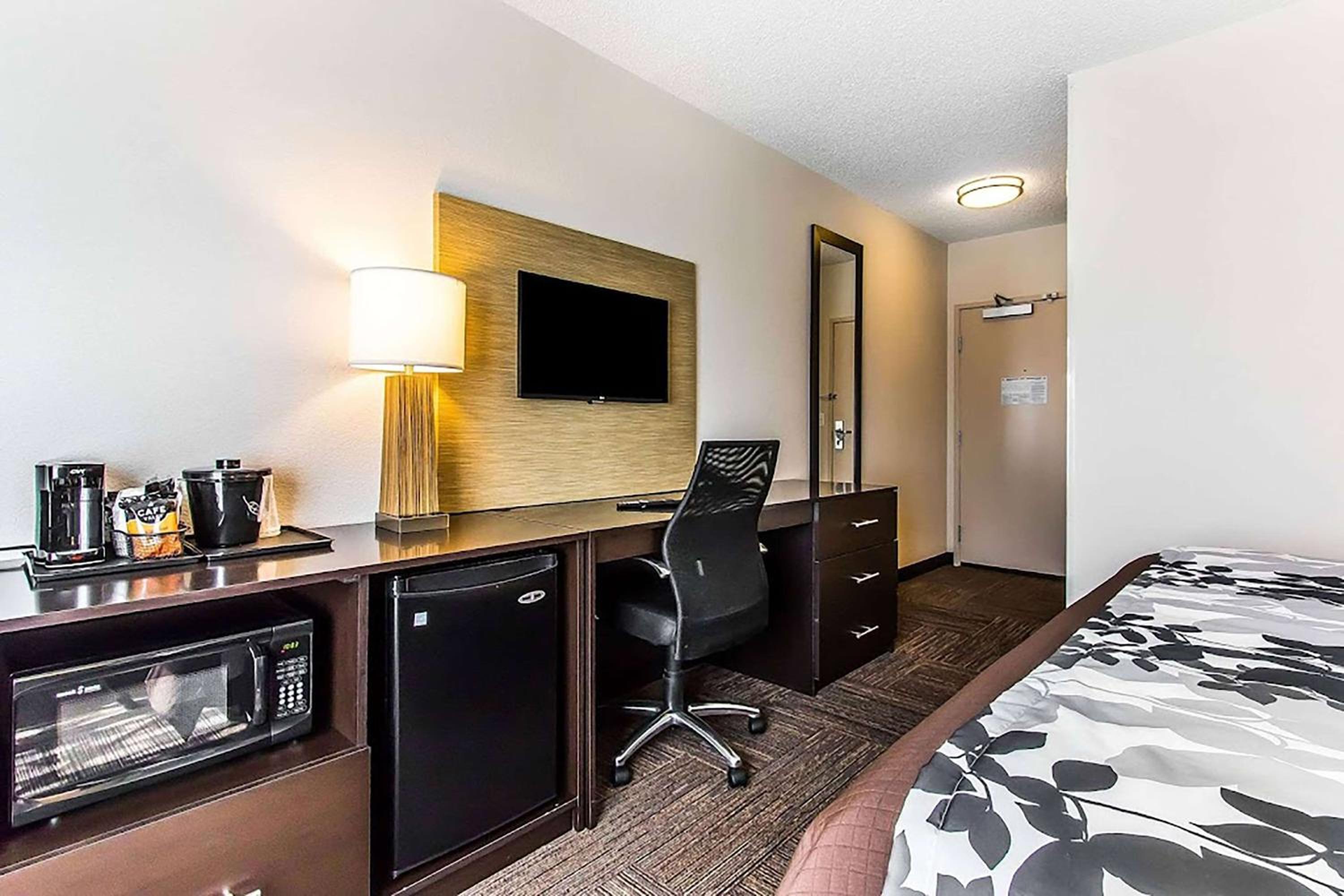 Wingate by Wyndham Jonesboro Hodge view 4