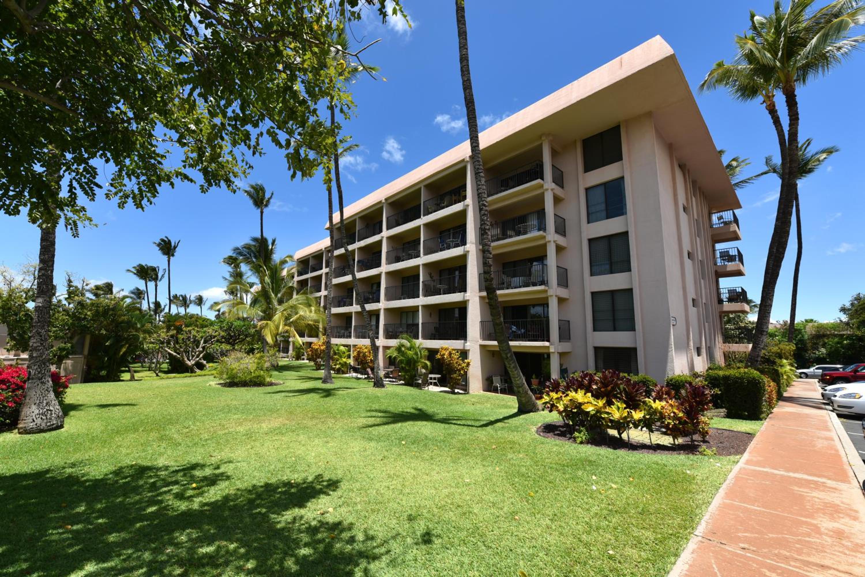 Kihei Akahi D402 · AKH D402 2BD Condo Across Beach Ocean View AC