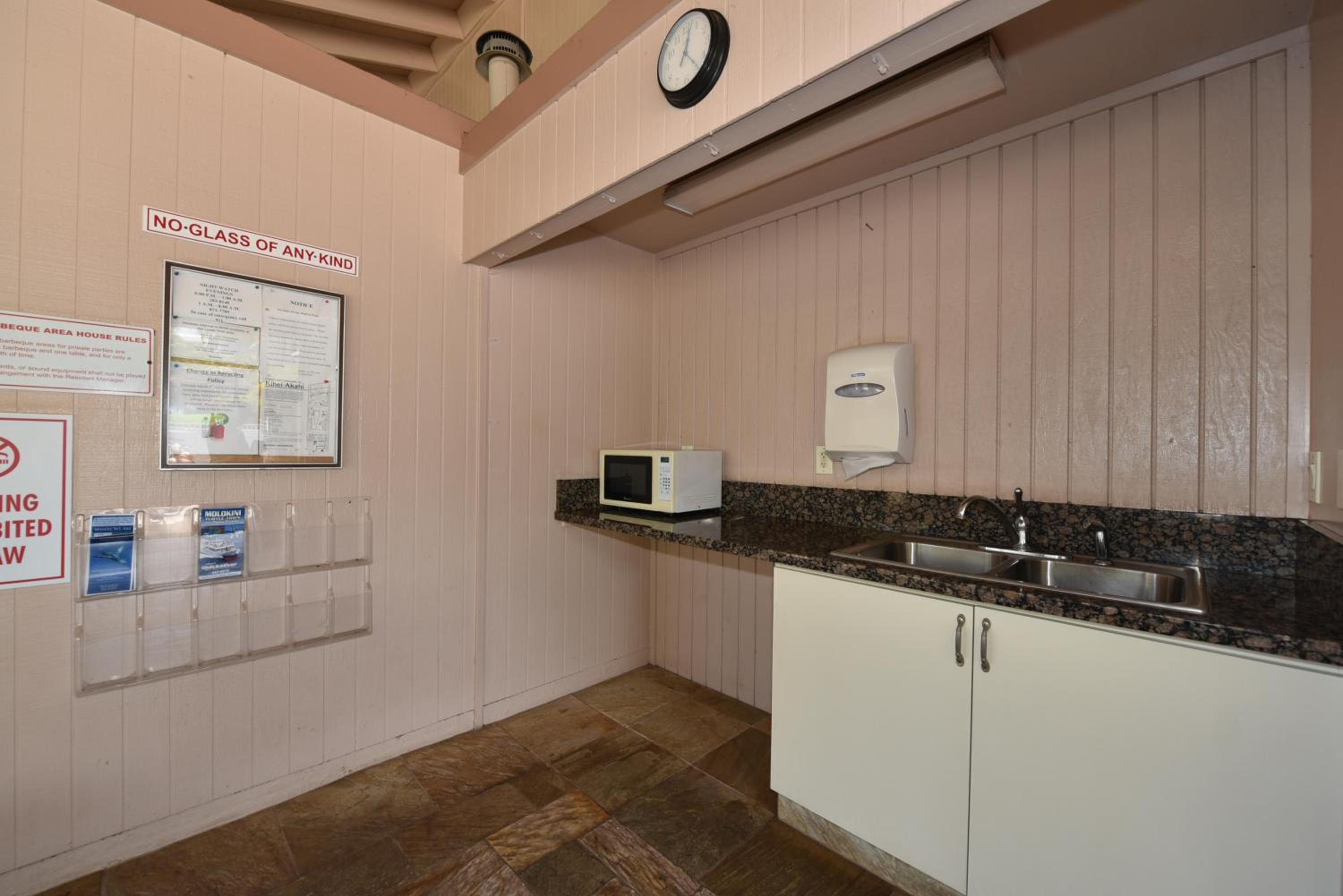 Kihei Akahi D402 · AKH D402 2BD Condo Across Beach Ocean View AC