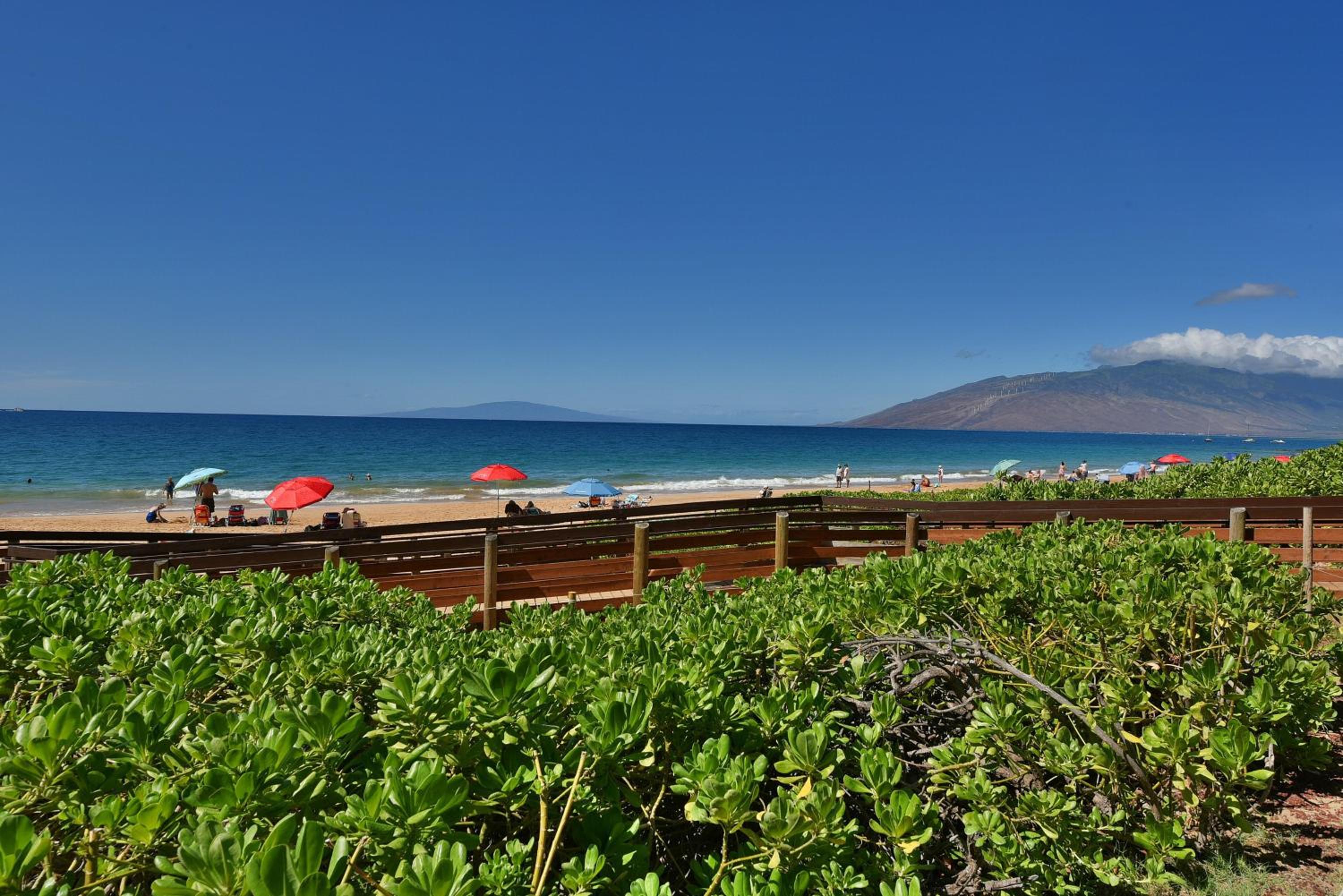 Kihei Akahi D402 · AKH D402 2BD Condo Across Beach Ocean View AC